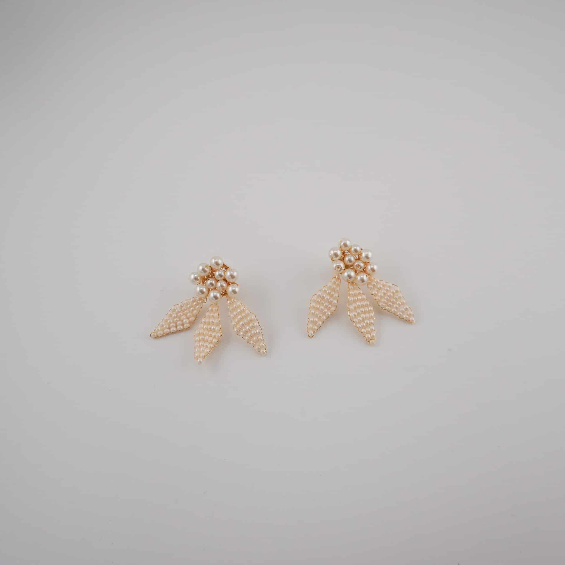 Ever After Petals & Pearls Studs - miniatura 3