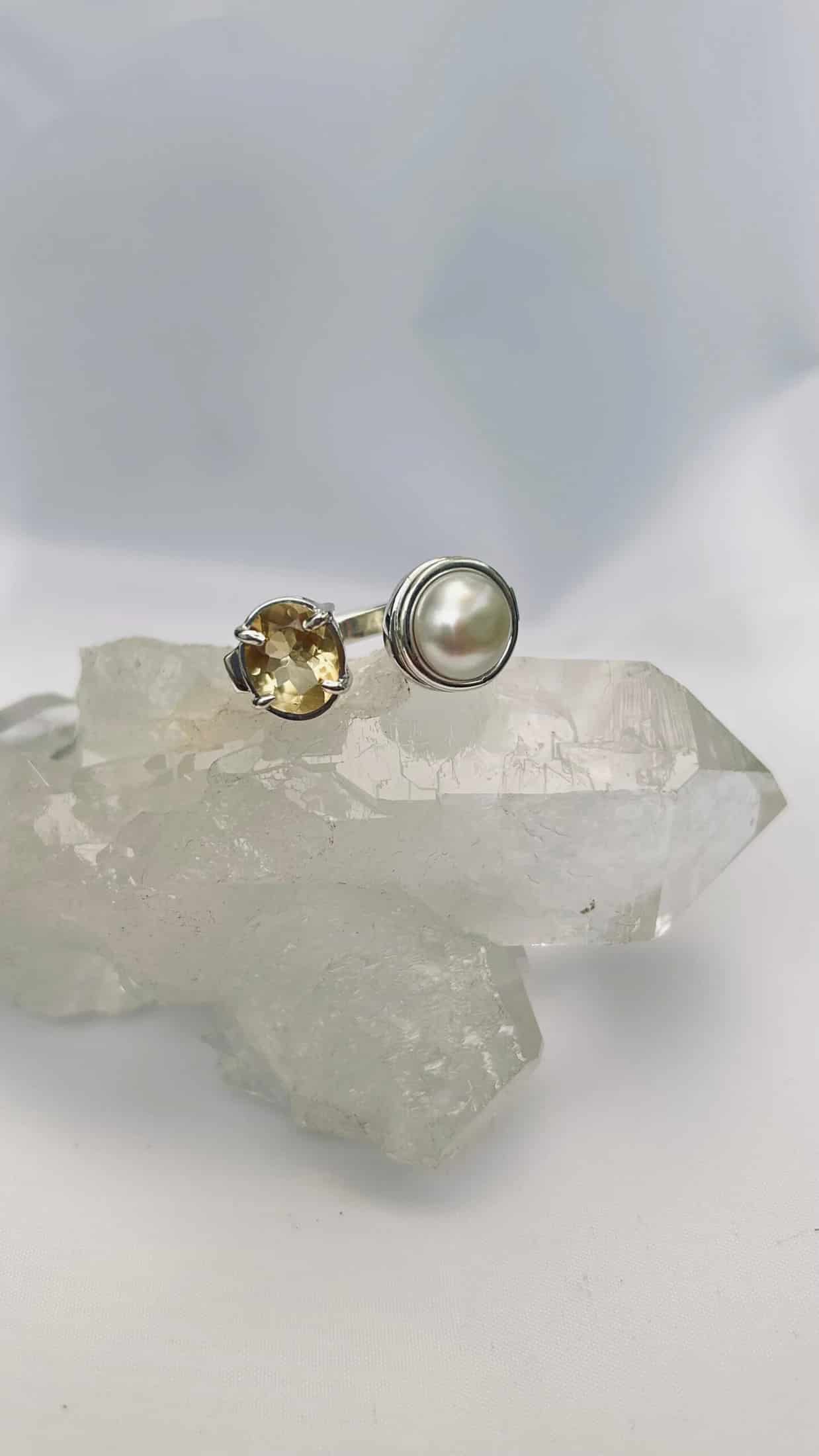 Anillo Doble Citrino y Perla Mediano Colección Armonía Dual - miniatura 2