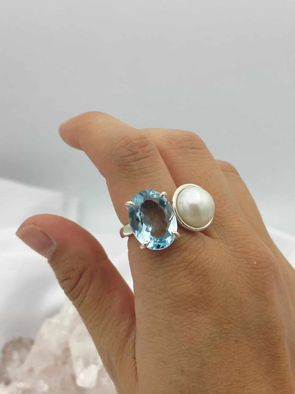 Anillo doble Topacio Azul rectangular y Perla Colección Armonía Dual Cielo - miniatura 2