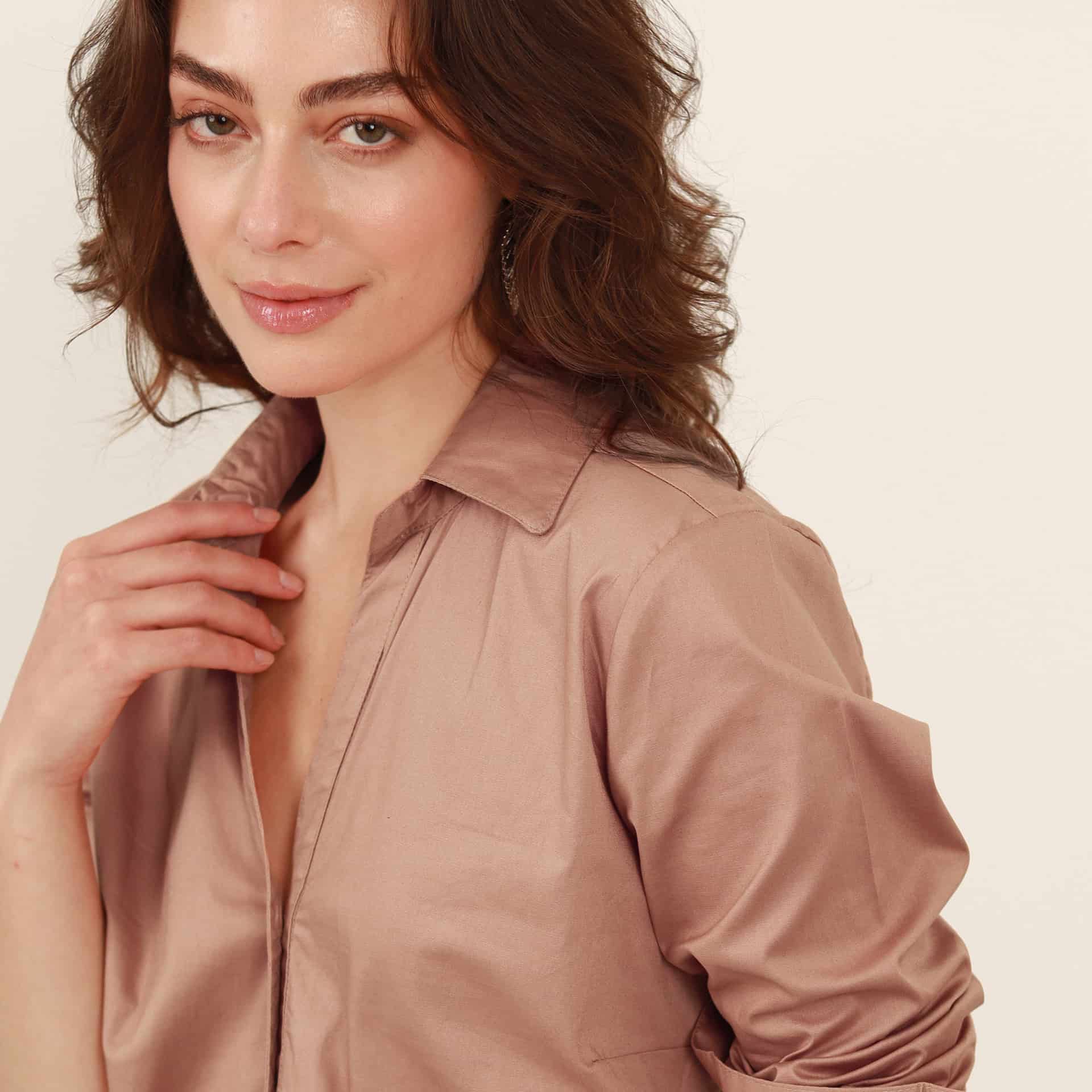 Blusa abierta cuello sport manga larga con pinzas de entalle - miniatura 6