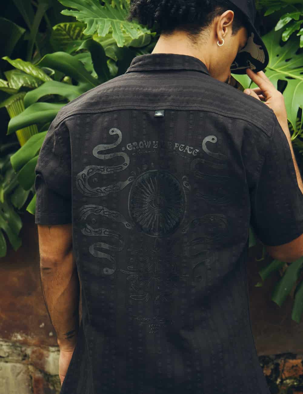 Camisa Regular Fit cuidadores del alma negro Hombre - miniatura 2