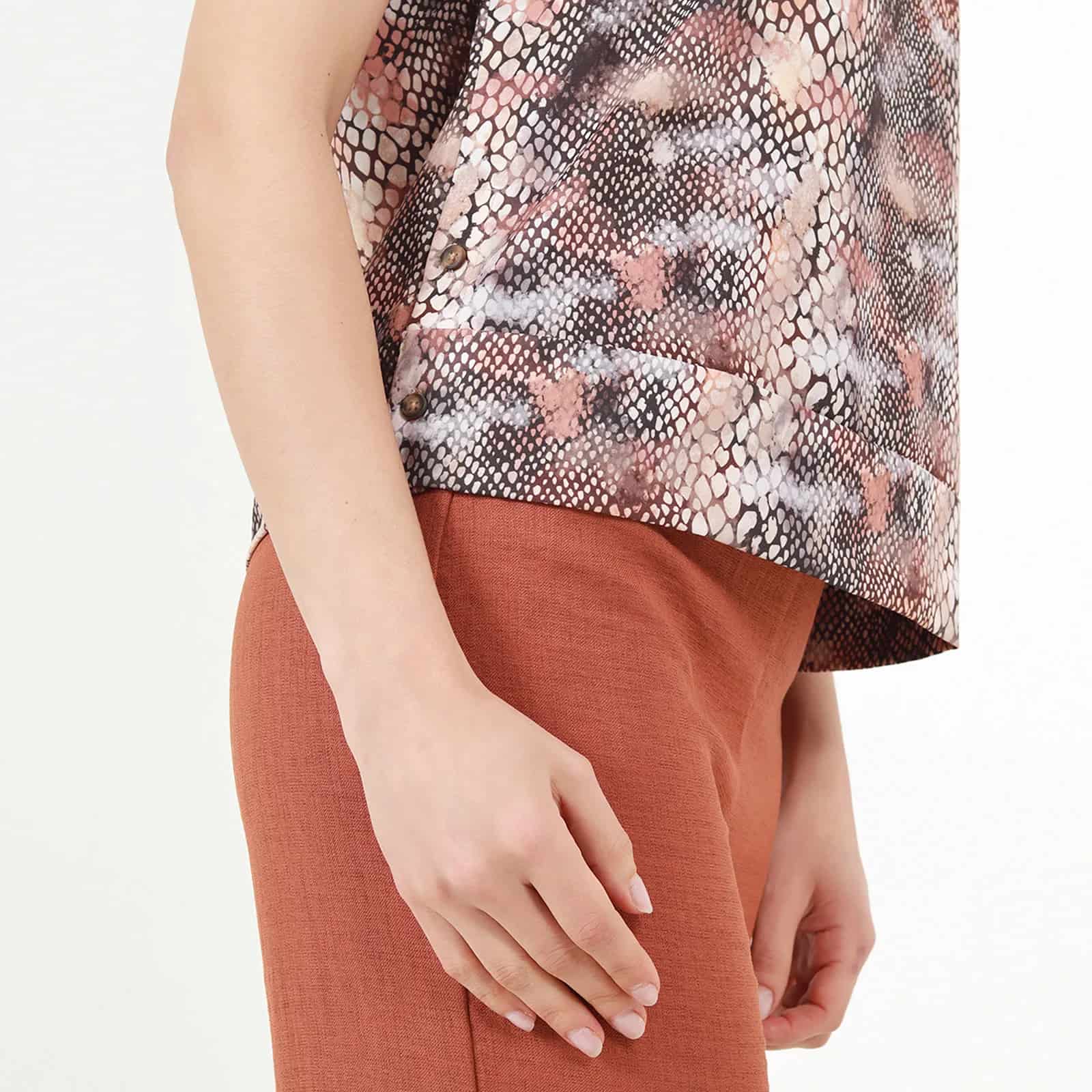 Blusa Cuello V Manga Corta - miniatura 47