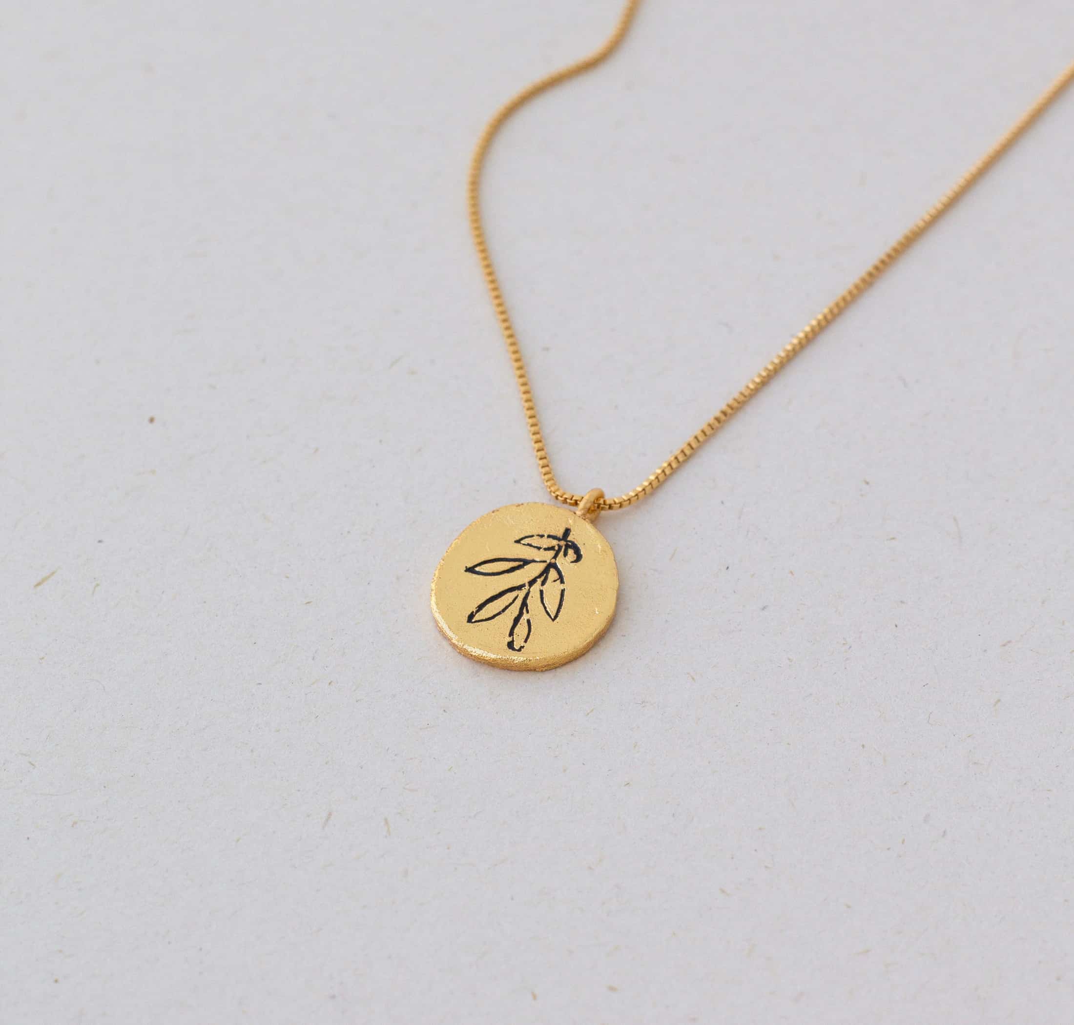 Collar moneda olivo
