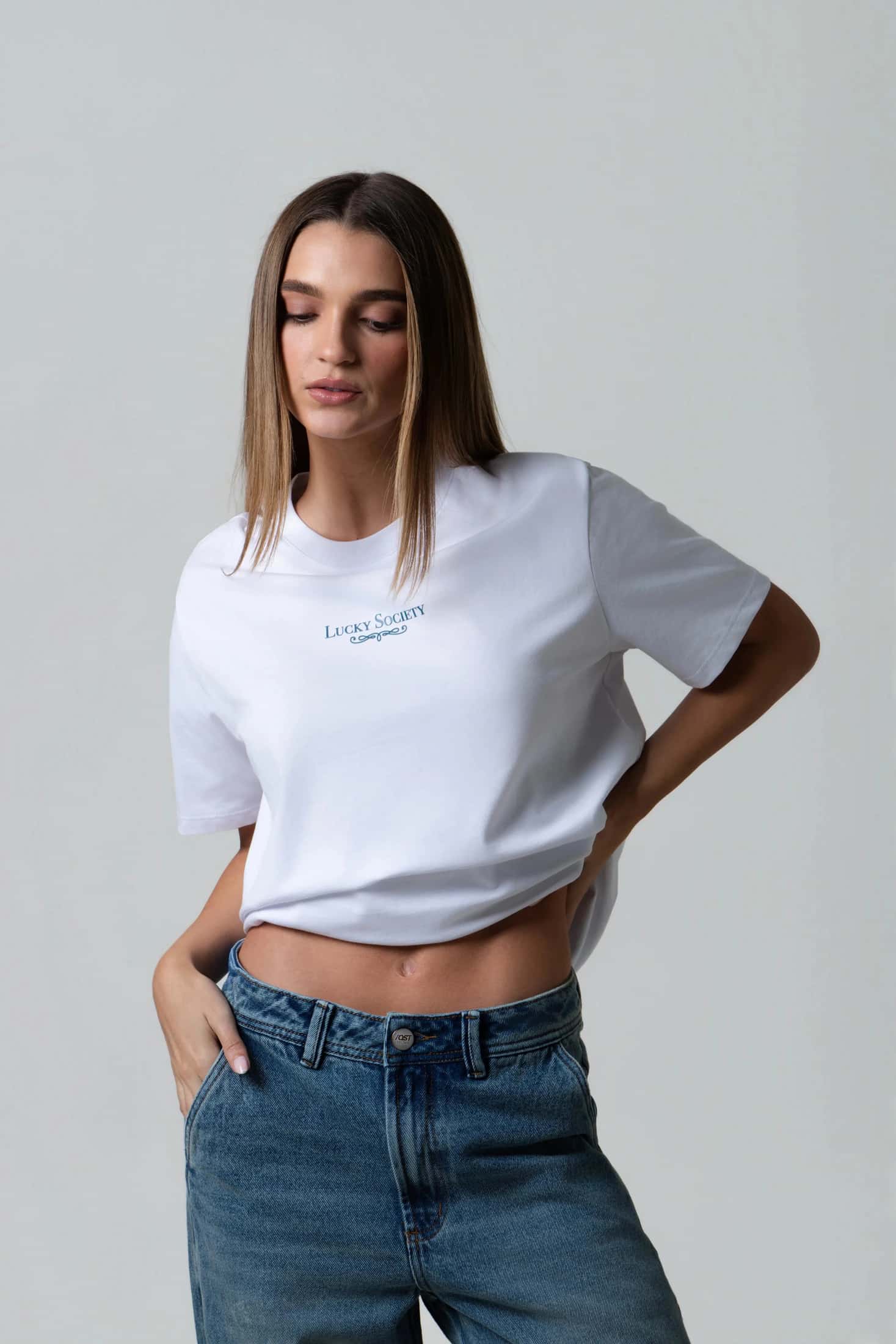 CAMISETA ESPECIAL ESTAMPADO LOCALIZADO COLOR IVORY