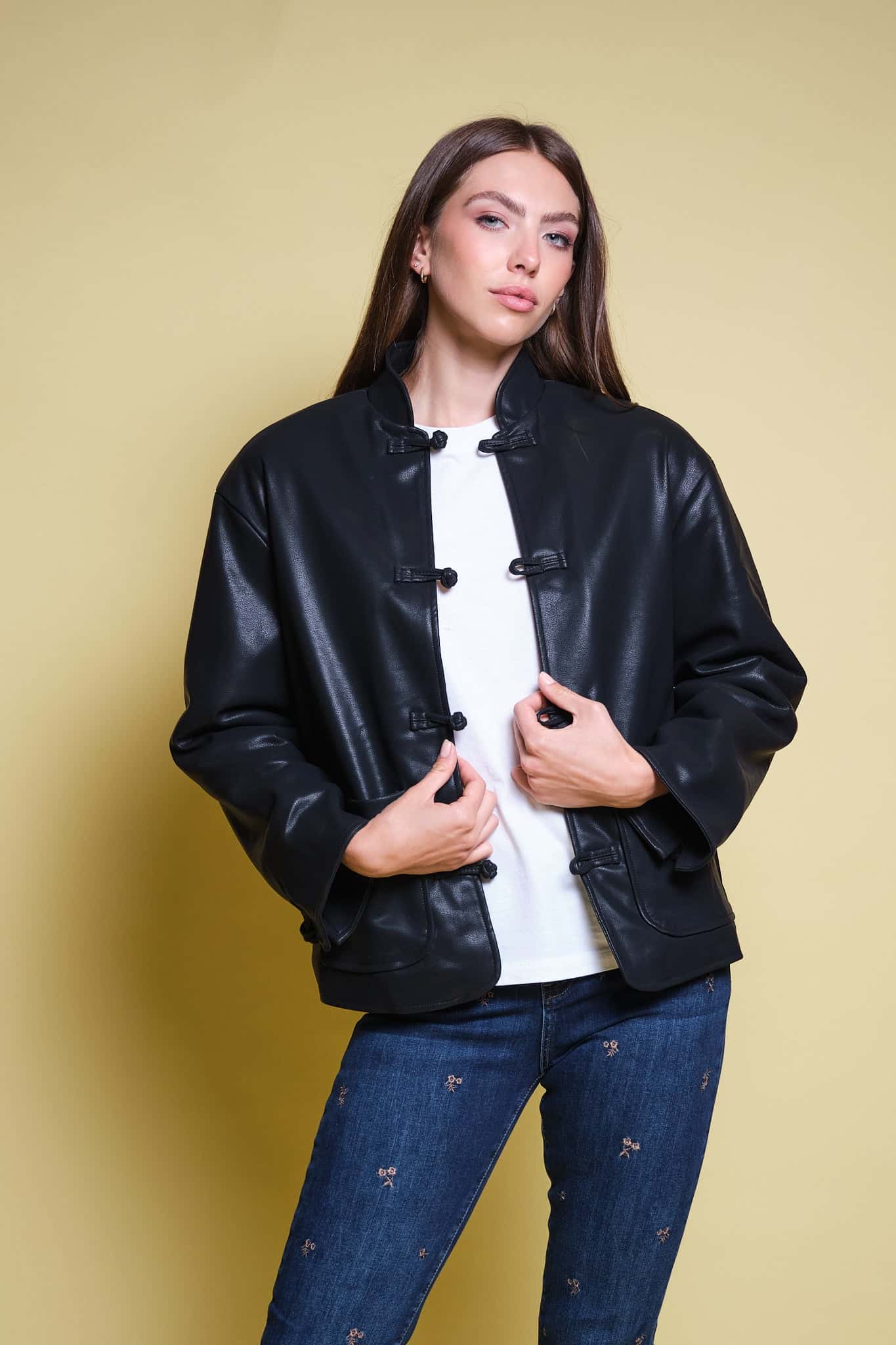 CHAQUETA CUERO NEGRO MANDARIN