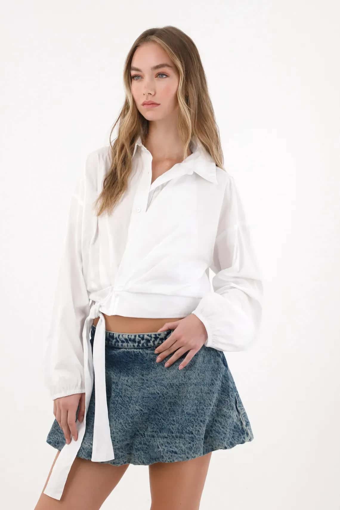 Camisa en popelina con amarre en fajón blanca para mujer