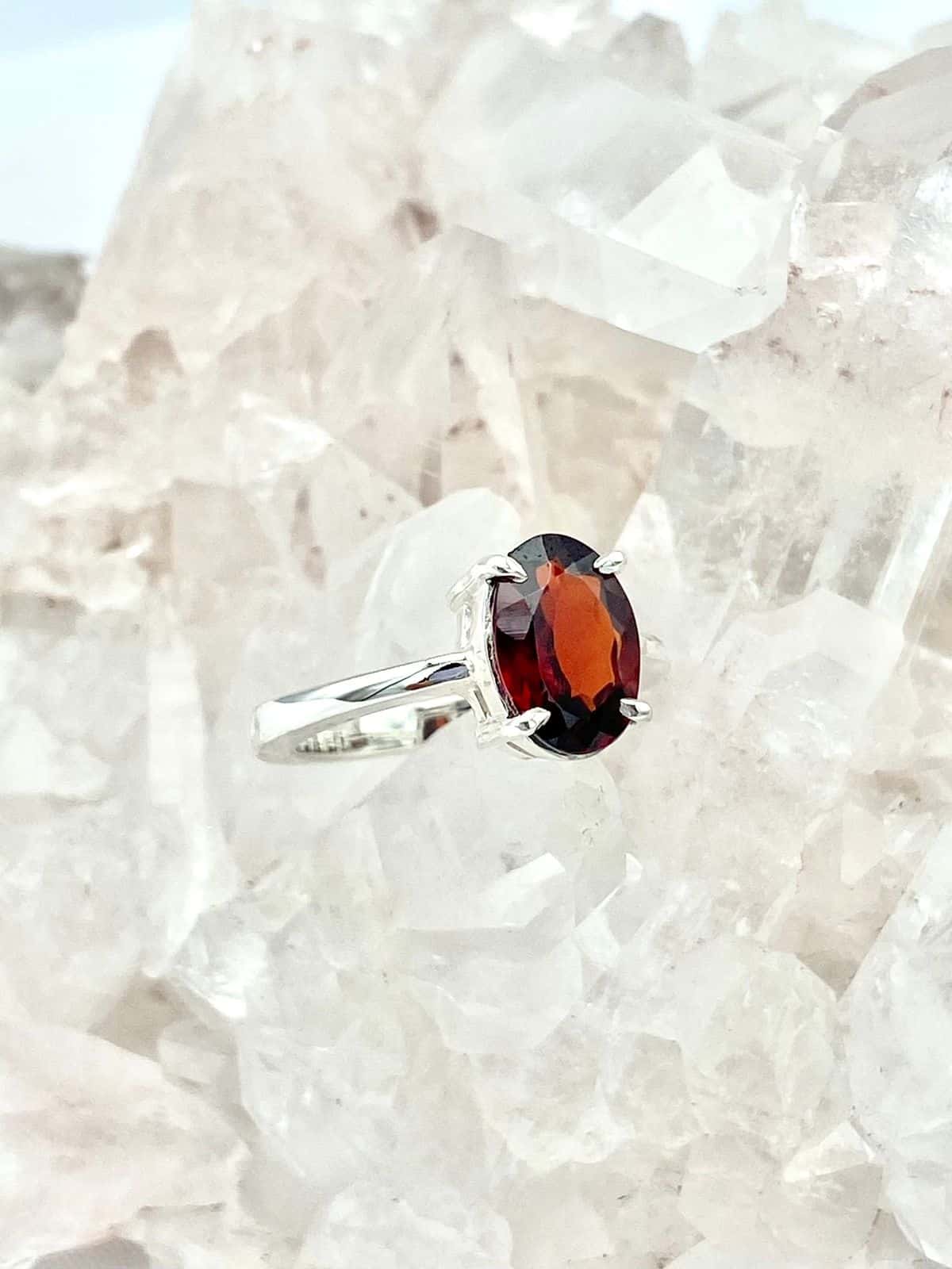 Anillo Granate ovalado