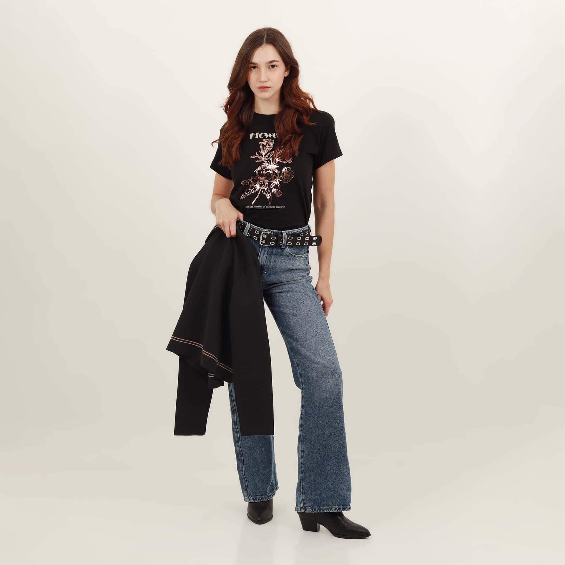 Jean mom bota flare tiro super alto