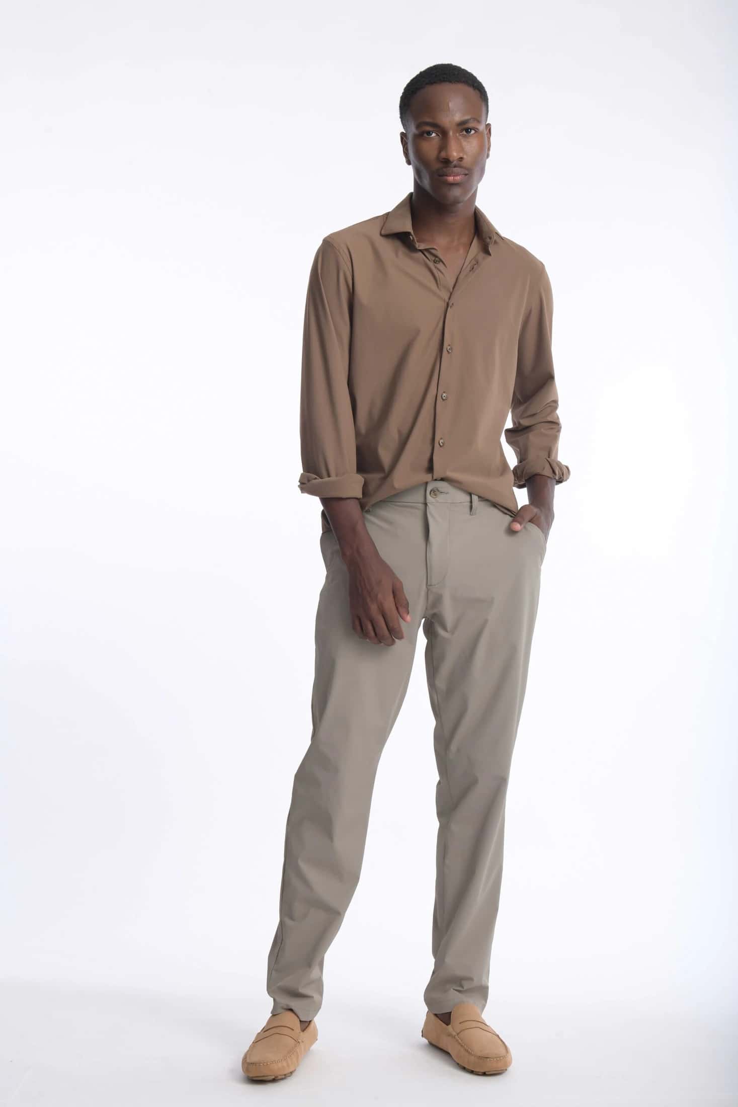 Pantalón Smart Tech Beige Oscuro