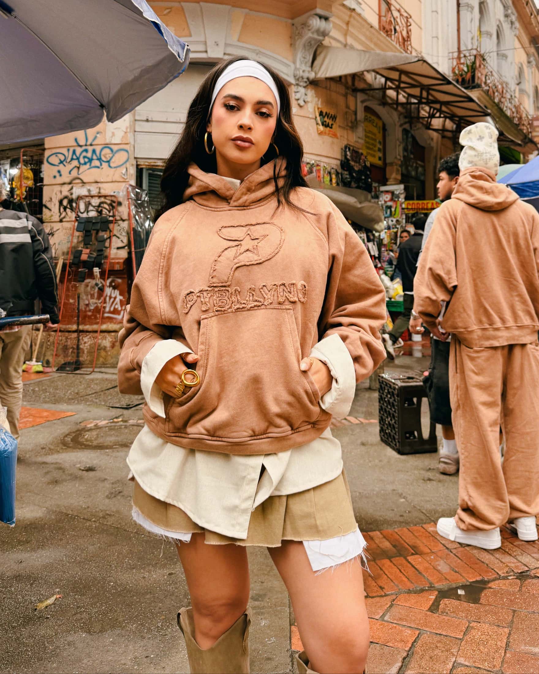 HOODIE STAR GANG CAFÉ MUJER