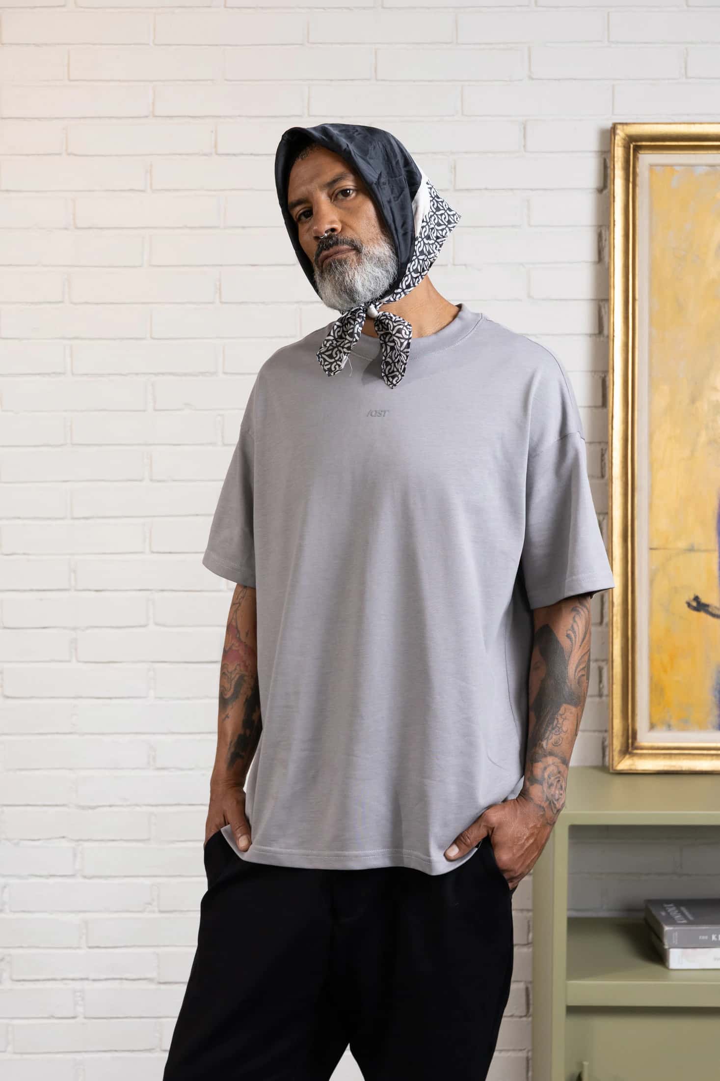 CAMISETA MANGA CORTA COLOR GRIS AVE