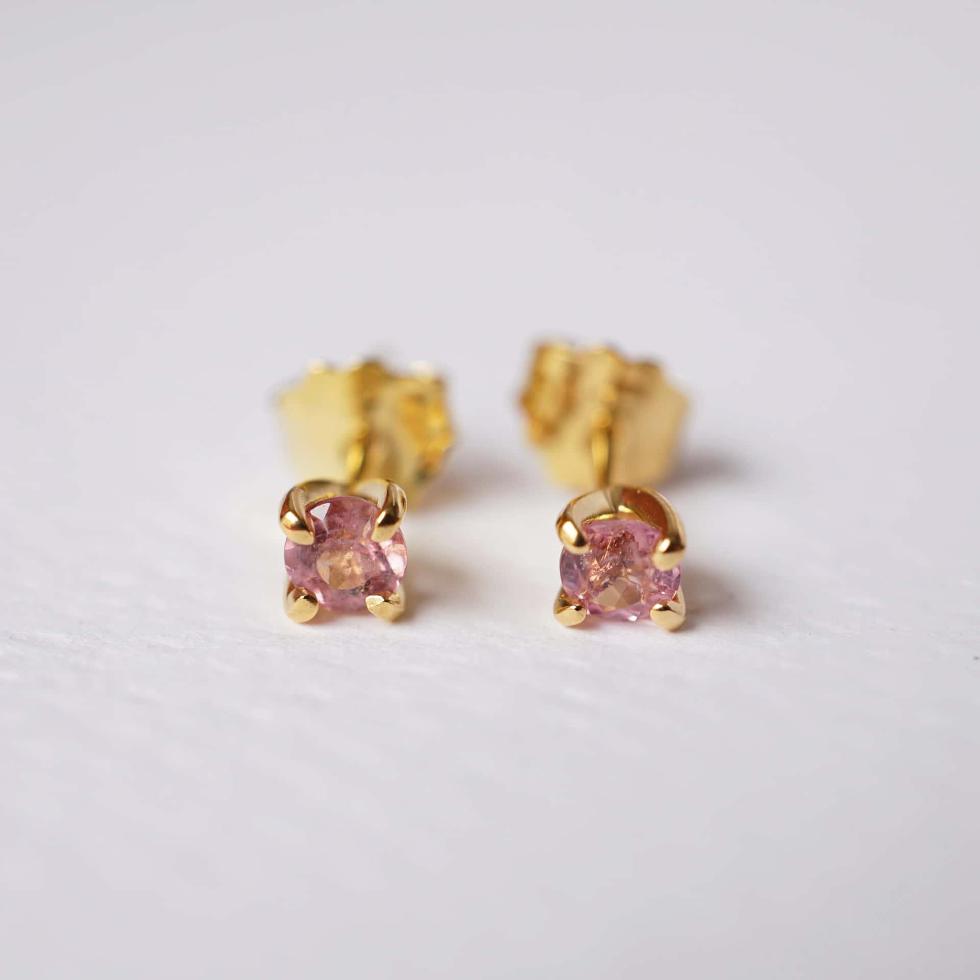 Aretes Hindi