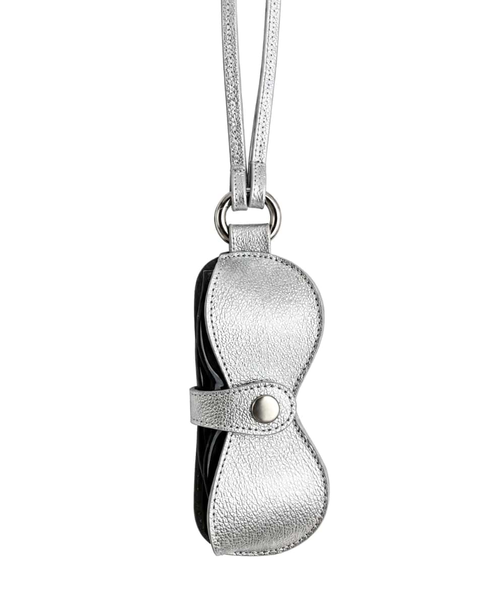 Charm Portagafas en Cuero Plateado