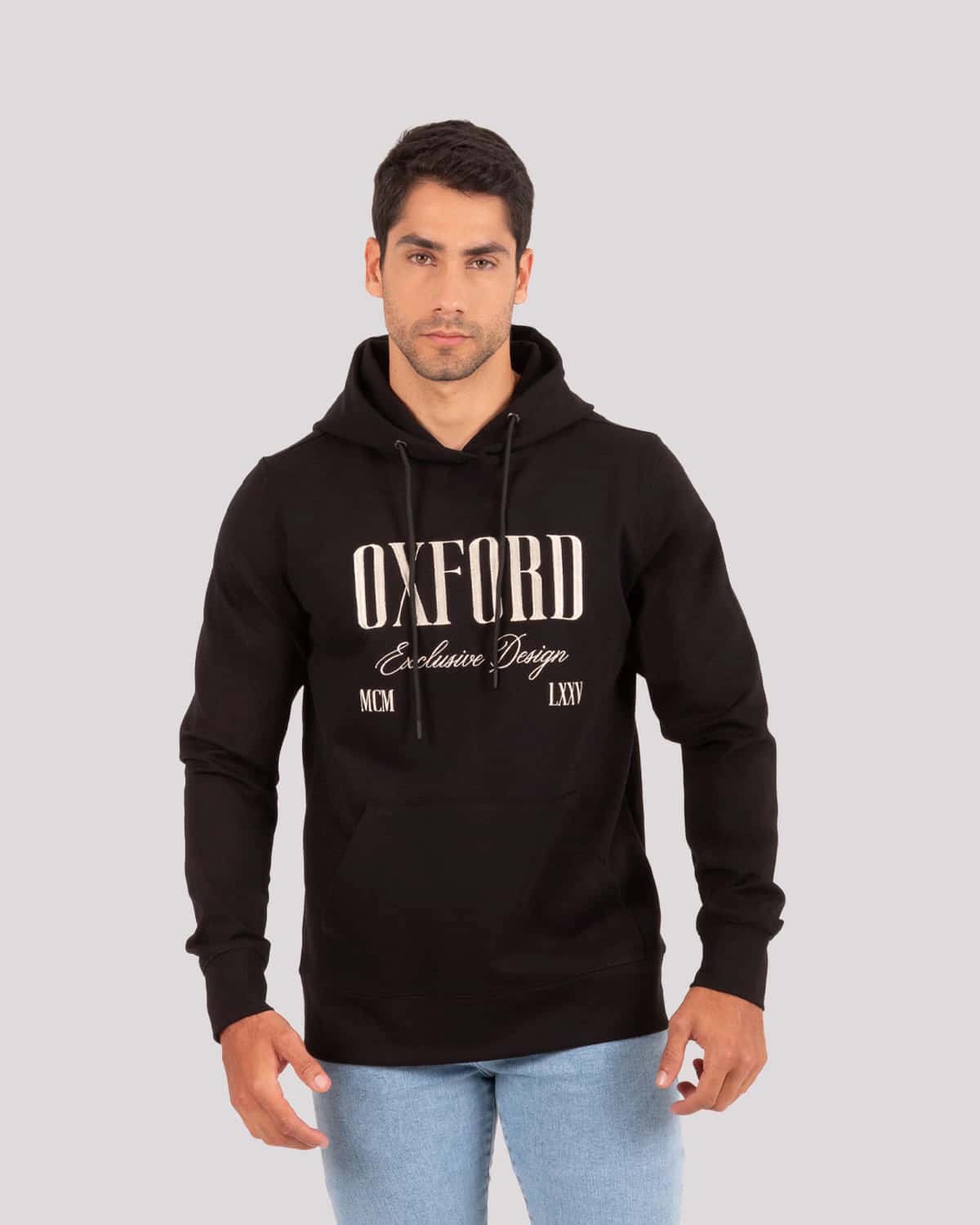 Buzo negro bordado frontal para hombre