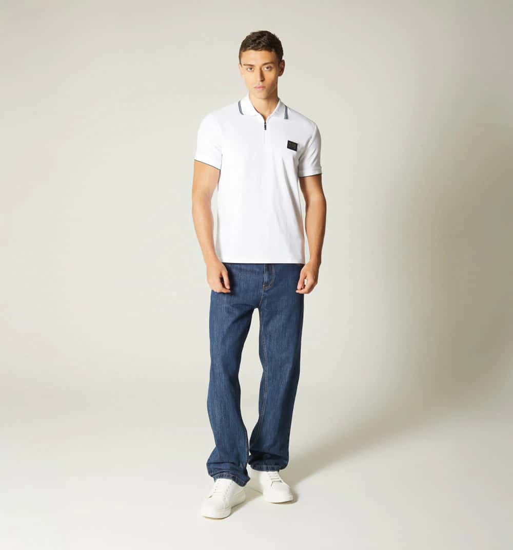 Polo para hombre con placa