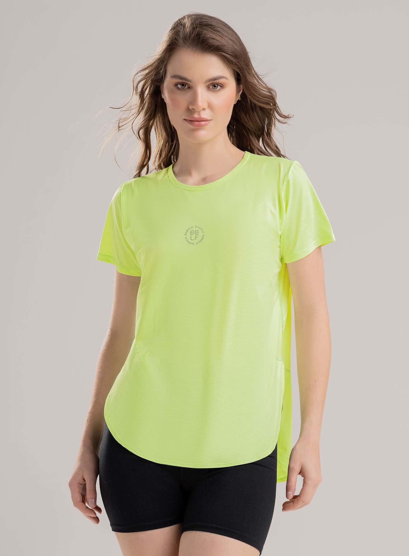 CAMISETA DEPORTIVA CON ABERTURA EN COSTADOS