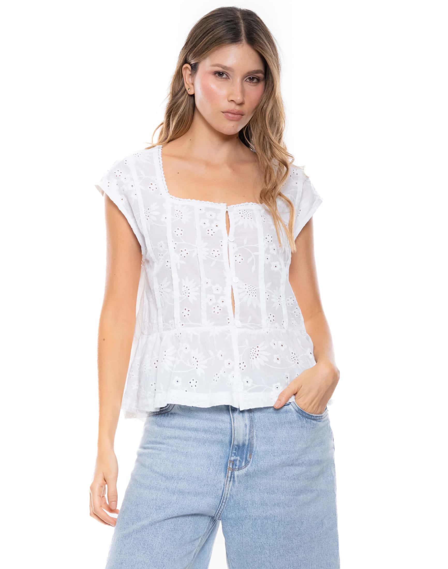 Camisa Manga Corta Con Escote En Guipur