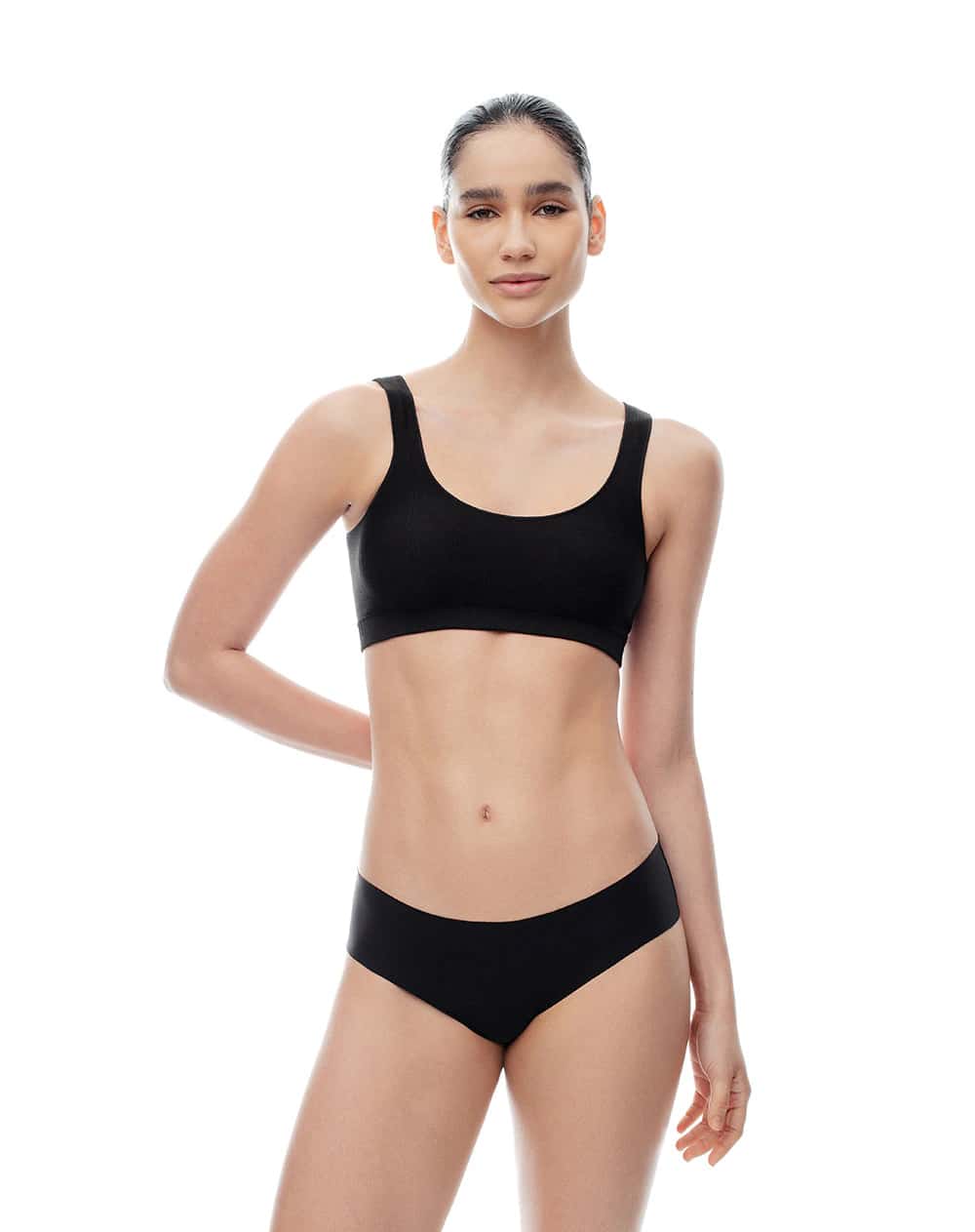 Panty cachetero tiro medio invisible negro mujer