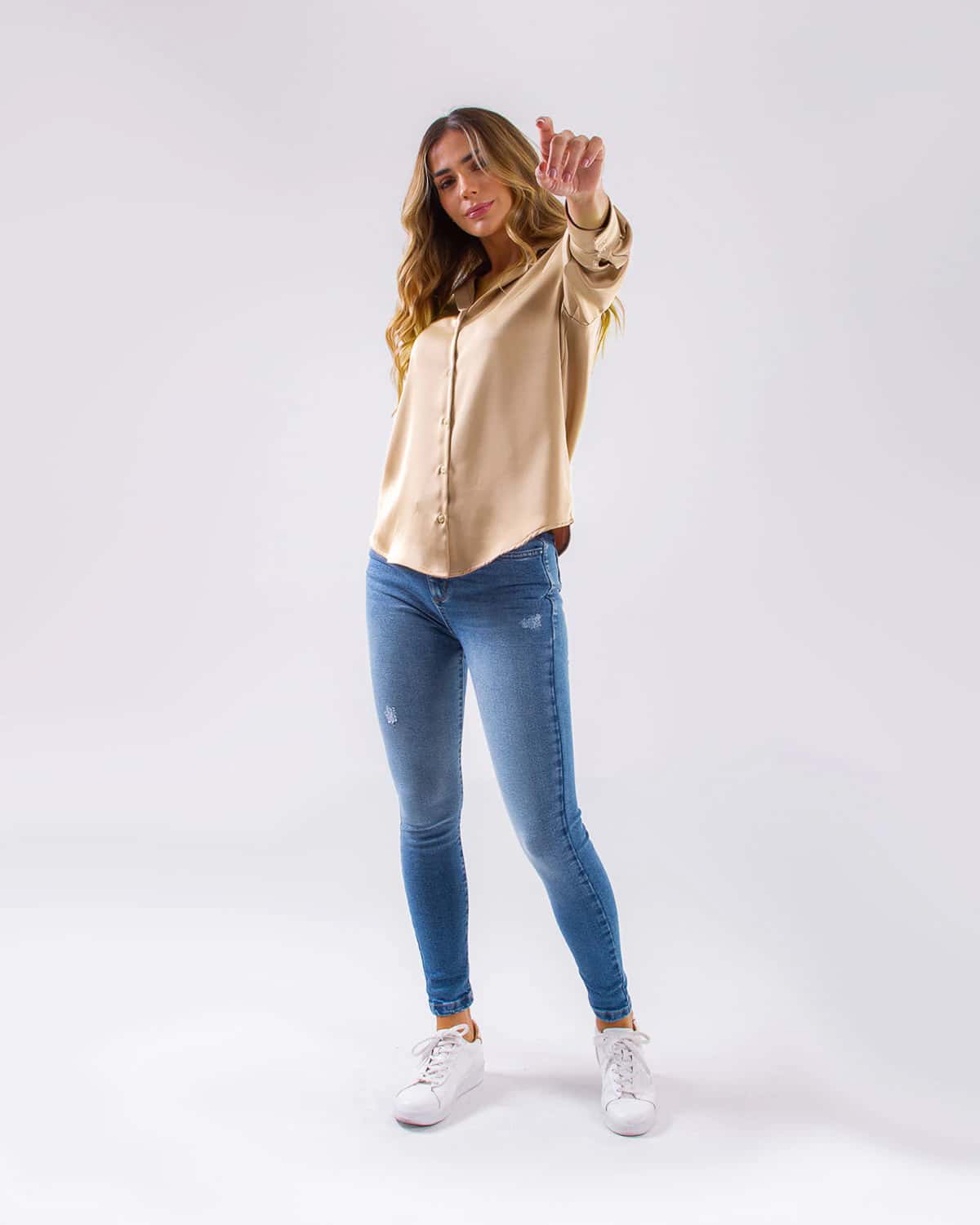 Camisa dorada manga larga para mujer