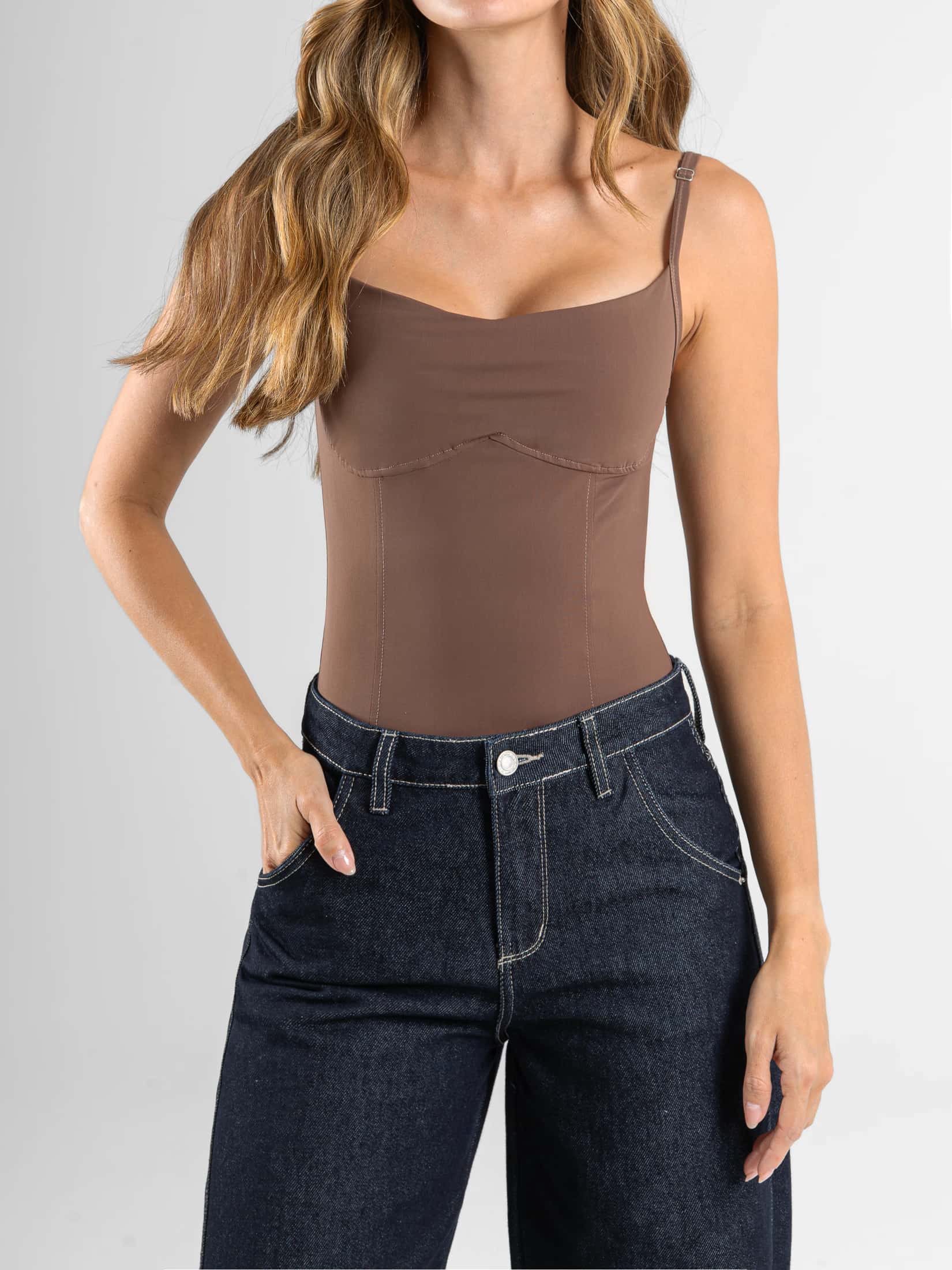 Ref: 0610713 Body stretch, doble tela, escote y cortes delanteros, tono cafe - miniatura 3