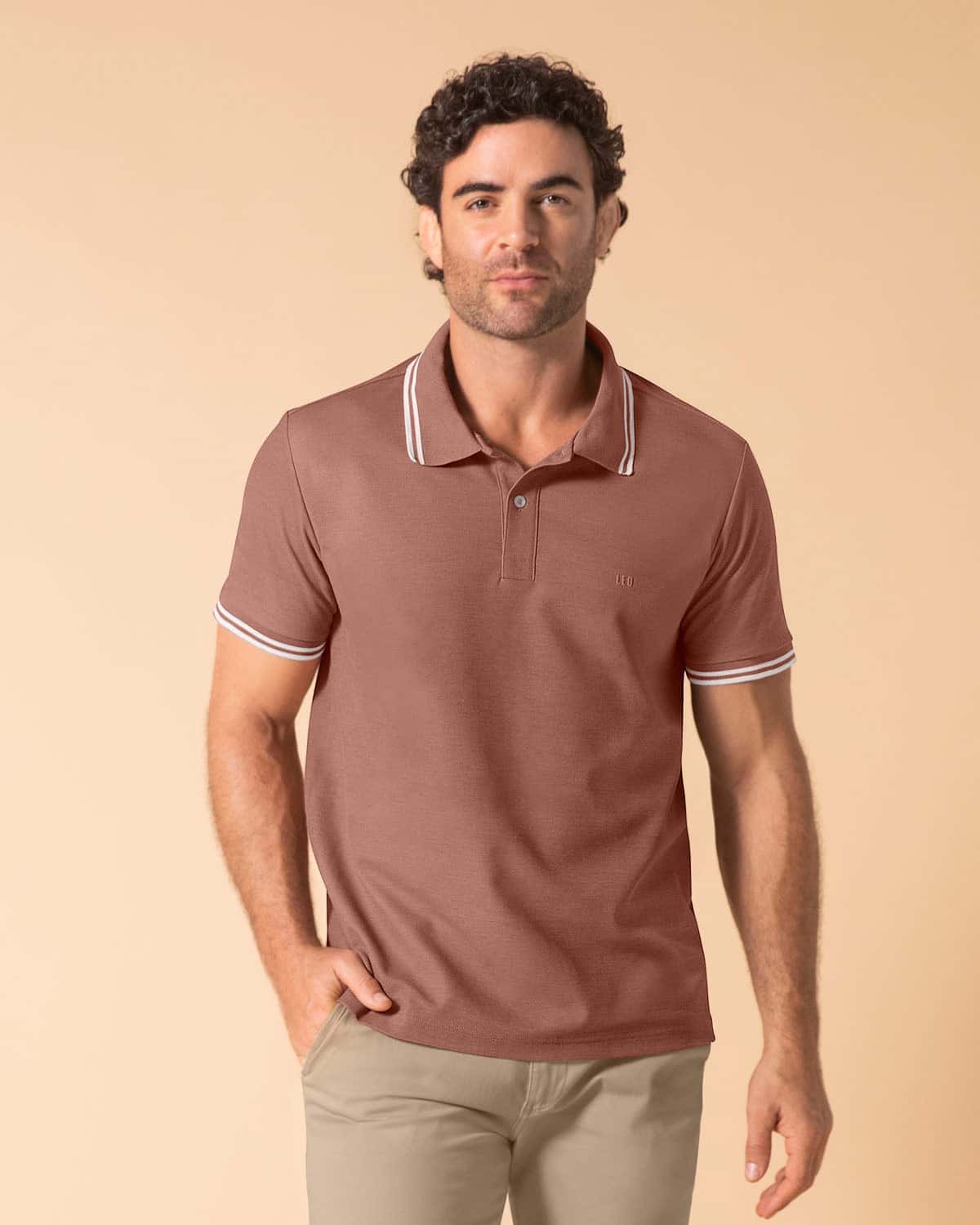 Camiseta tipo polo con cuello y mangas tejidas