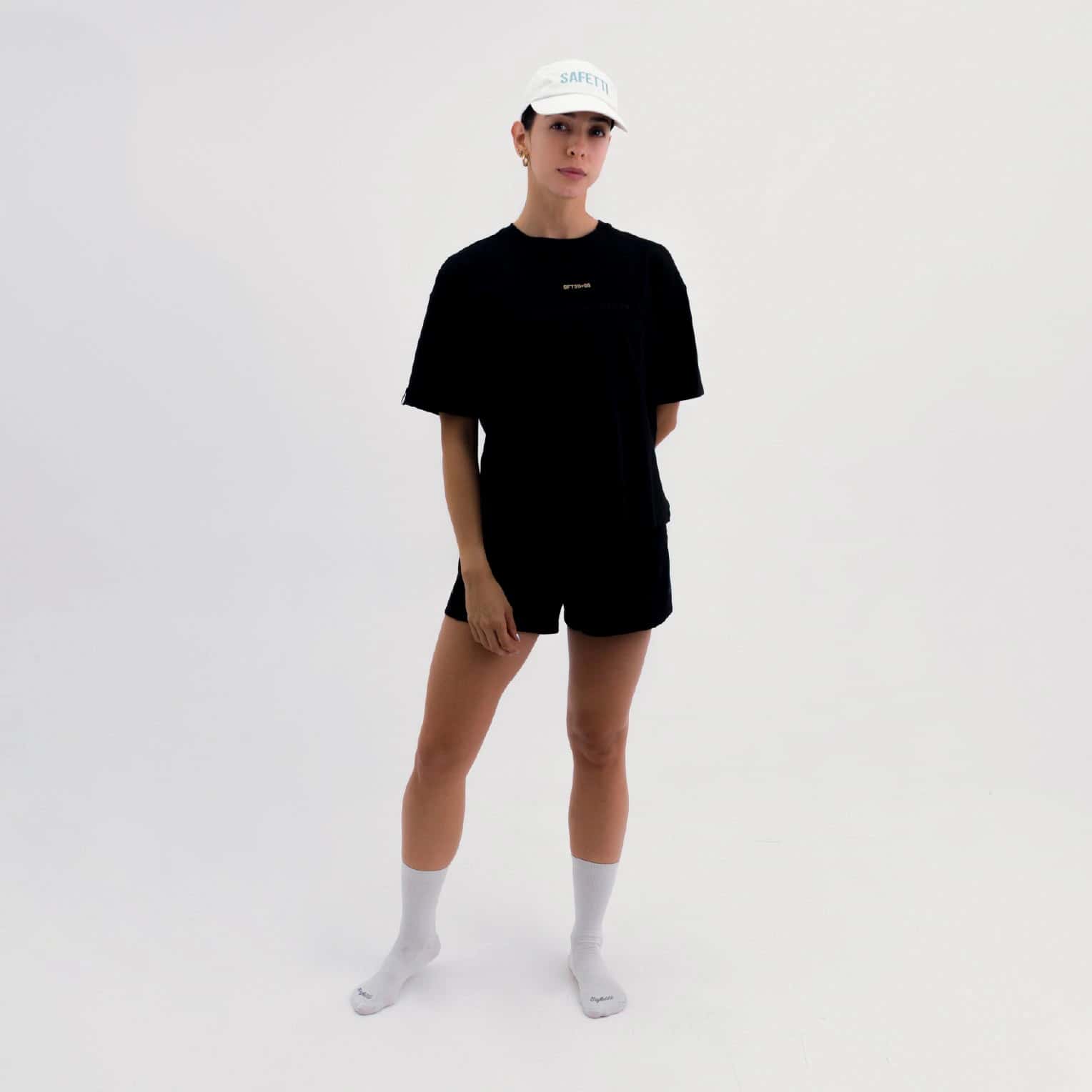 CAMISETA LIFESTYLE MANGA CORTA ROAM OVERSIZE BLACK PARA MUJER - miniatura 1