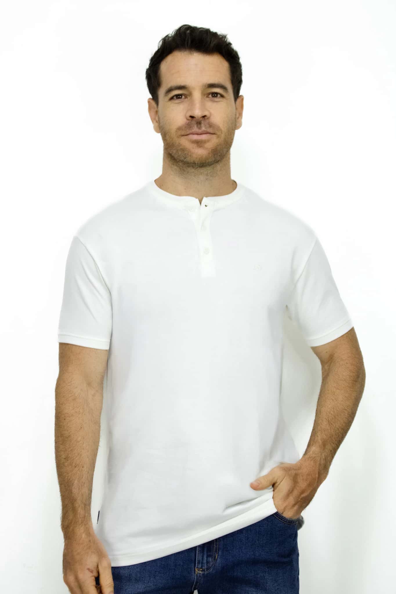 Camiseta Cuello Henley Manga Corta Blanca para Hombre