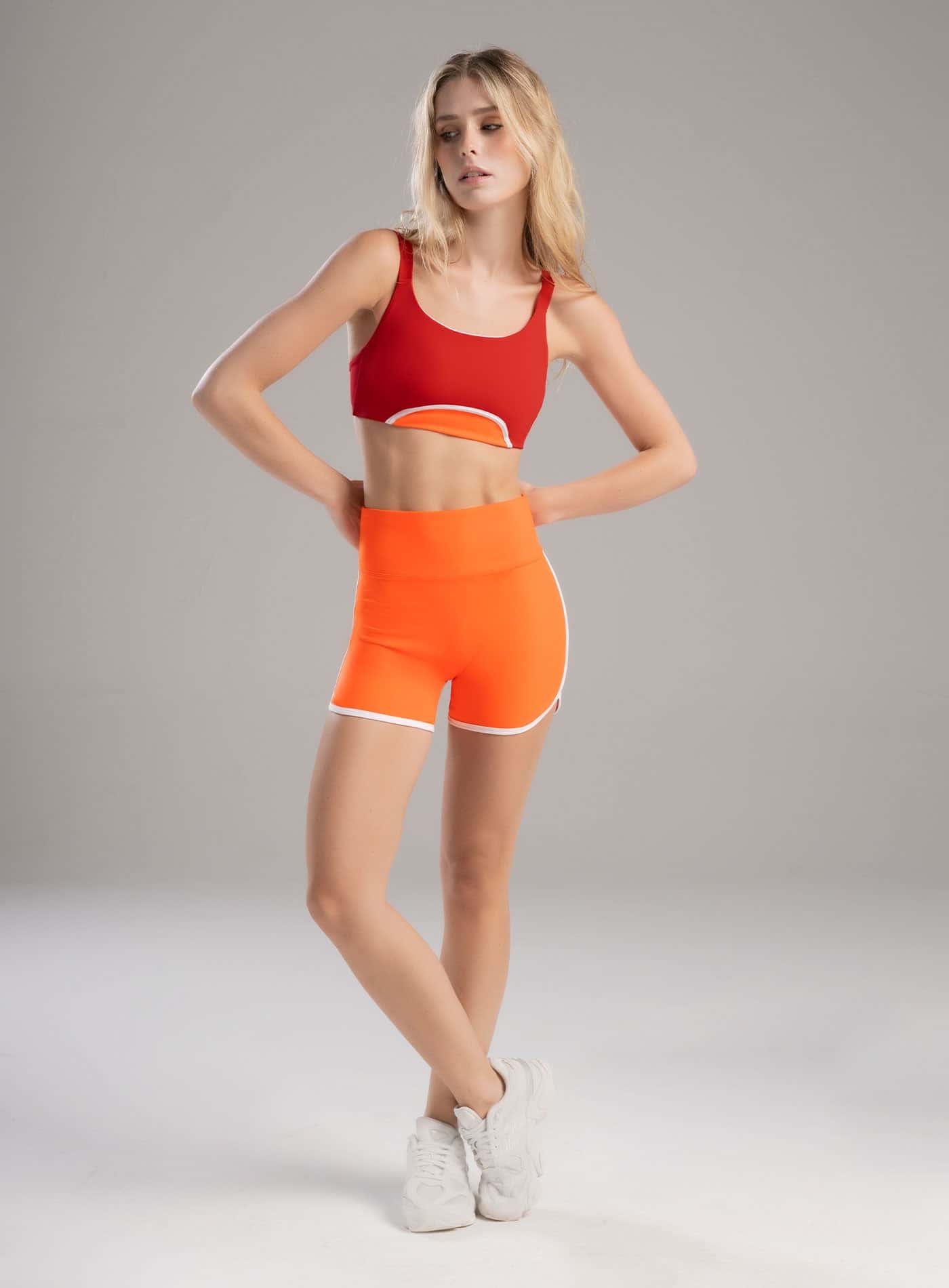 SHORT DEPORTIVO TELA SHERY CON SESGOS EN CONTRASTE - PRECIO ESPECIAL