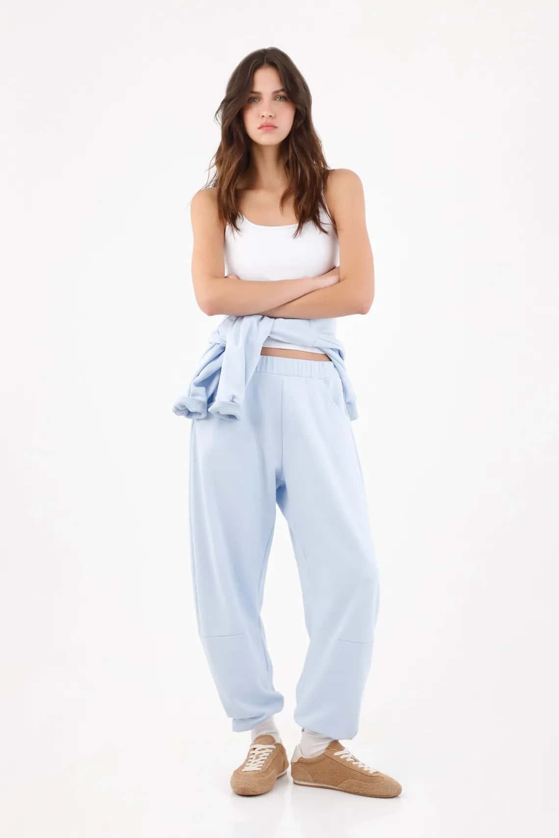 Pantalón para mujer en algodón azul cielo fit relajado con bota recta sin puños