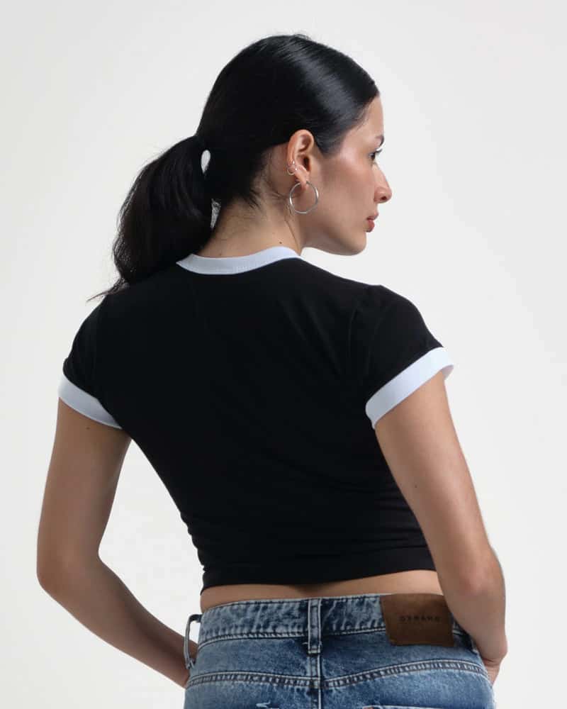 Crop Top Negro Built Diferent - miniatura 3