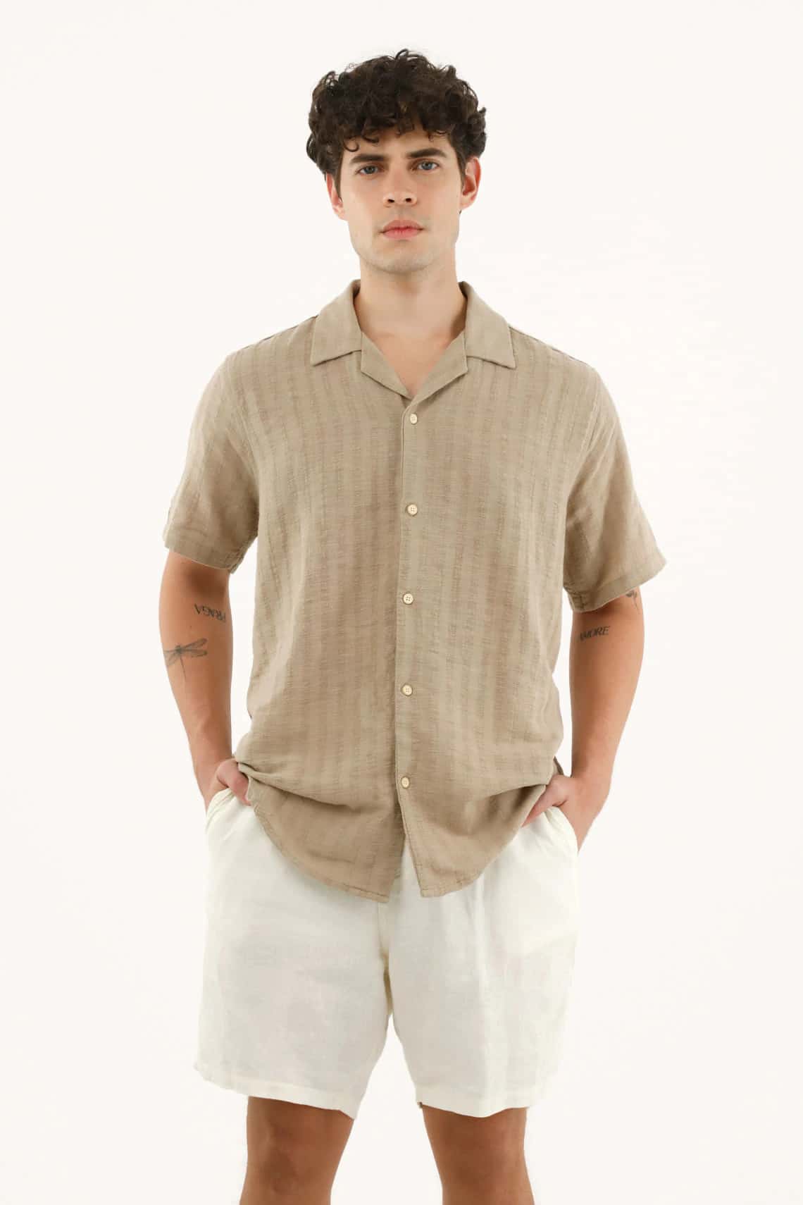 Camisa café tipo bowling manga corta para hombre