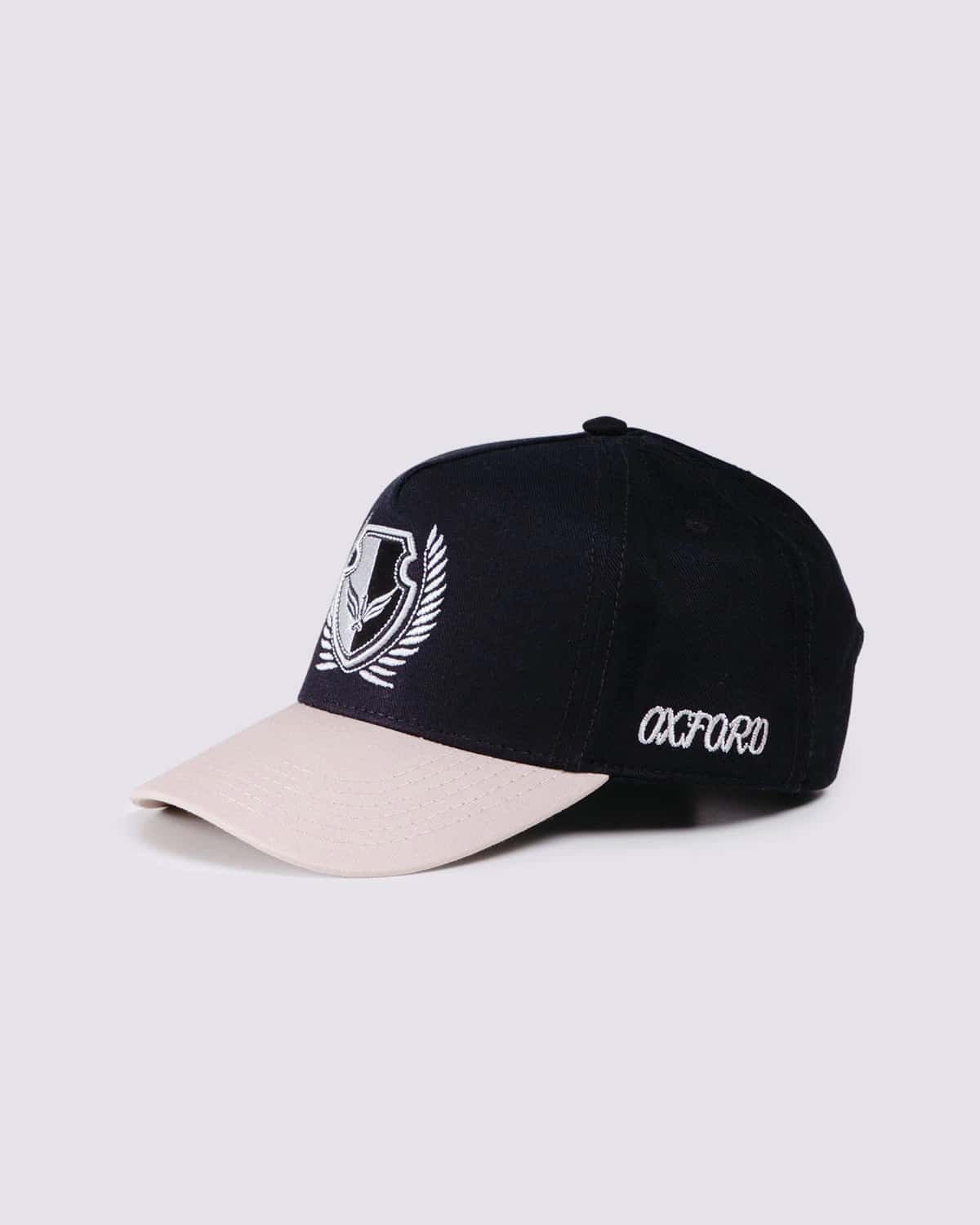 Gorra negra bordado frontal