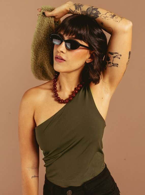BLUSA ASIMÉTRICA VERDE OLIVO