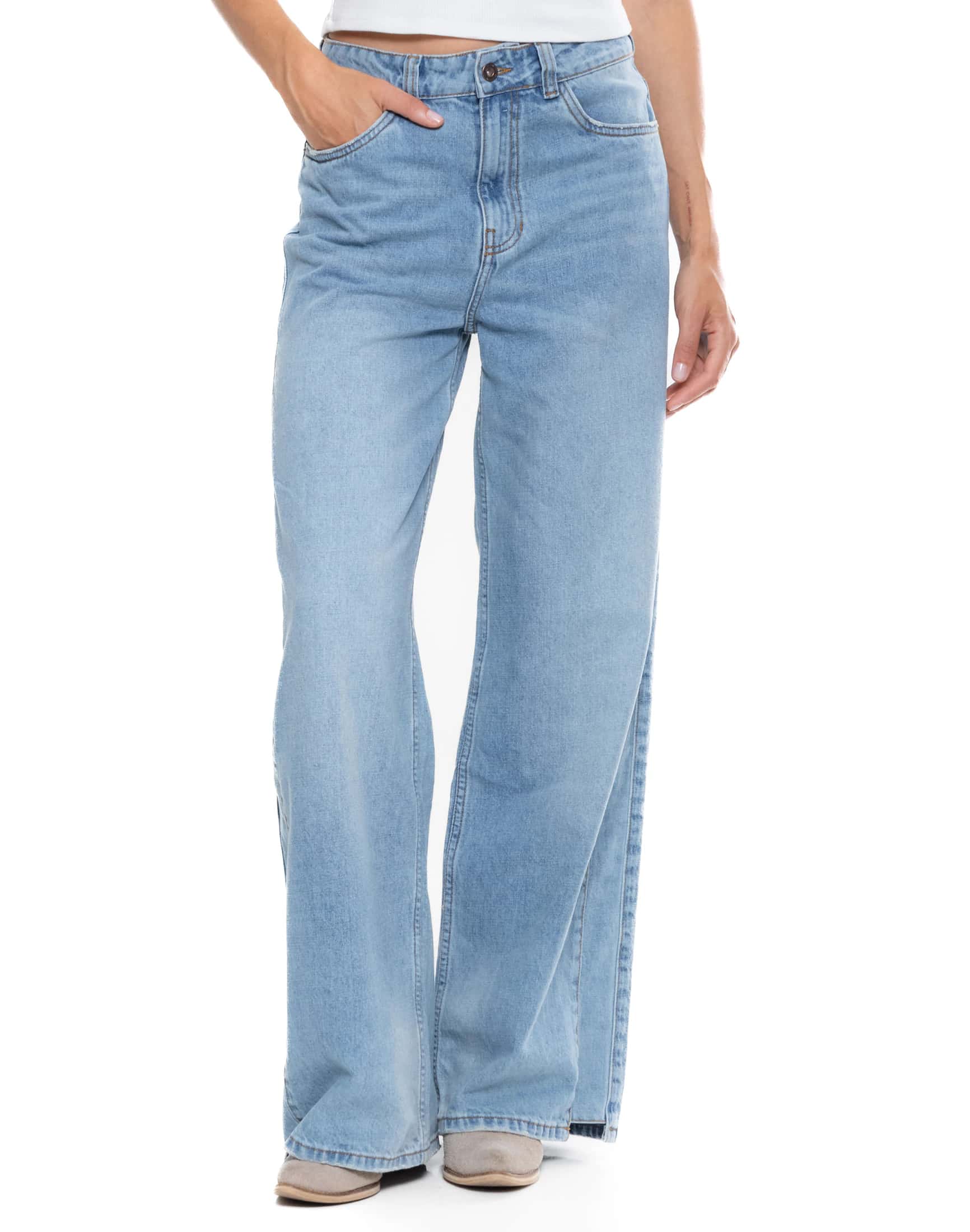 Jeans Wide Leg Tiro Alto Con Corte Lateral