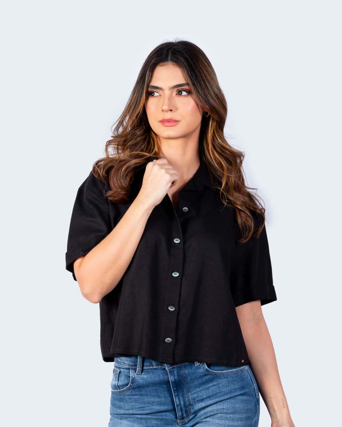 Camisa negra manga corta para mujer