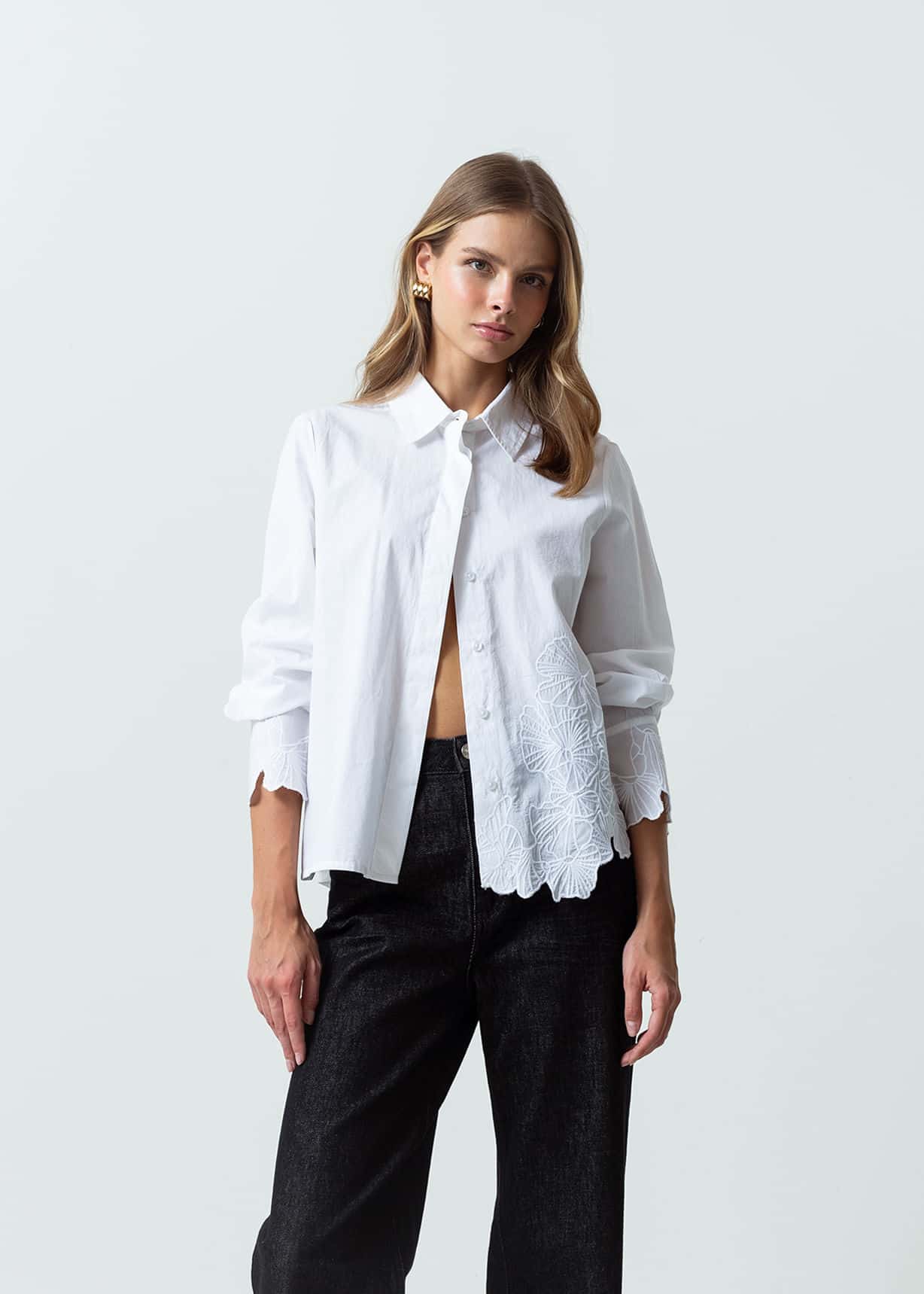 Camisa manga larga con detalles bordados