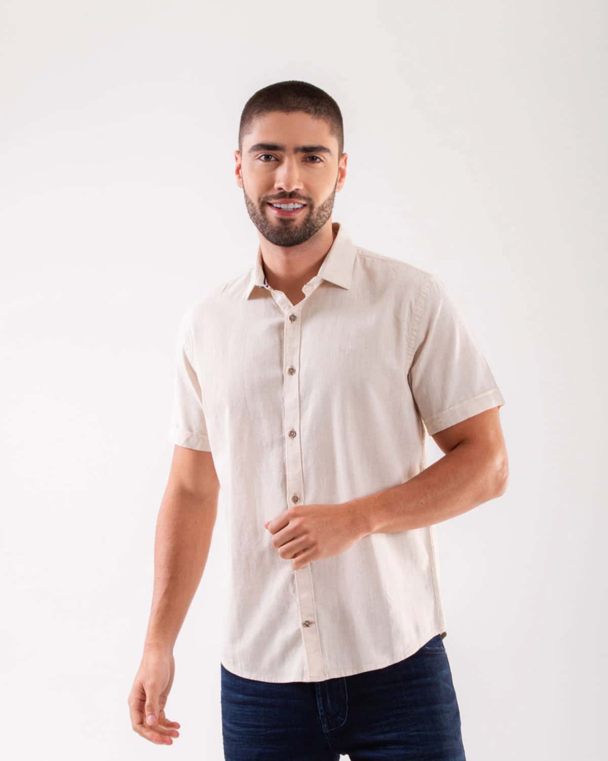 Camisa beige manga corta para hombre