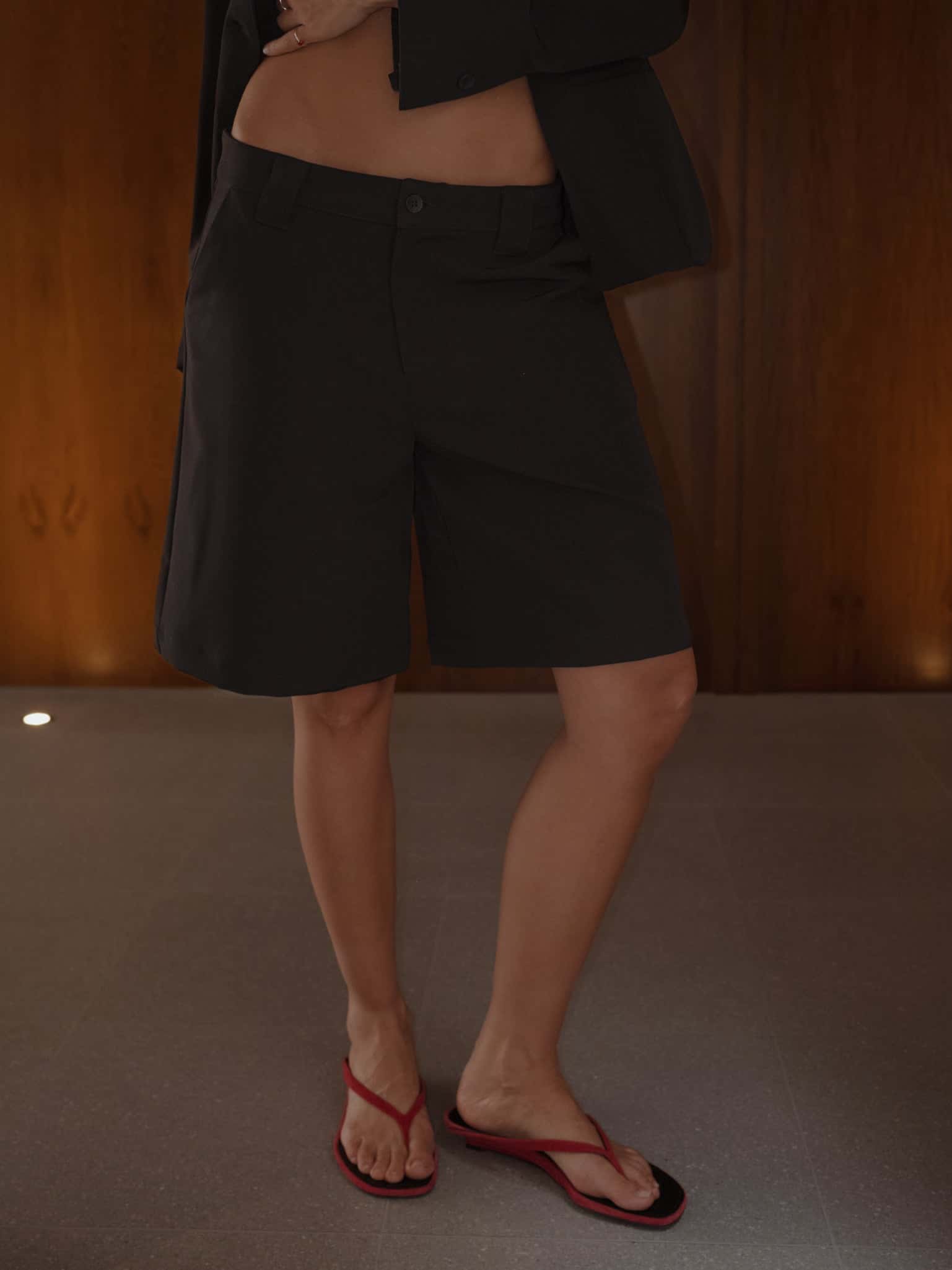 LONG CLASSIC SHORTS - BLACK