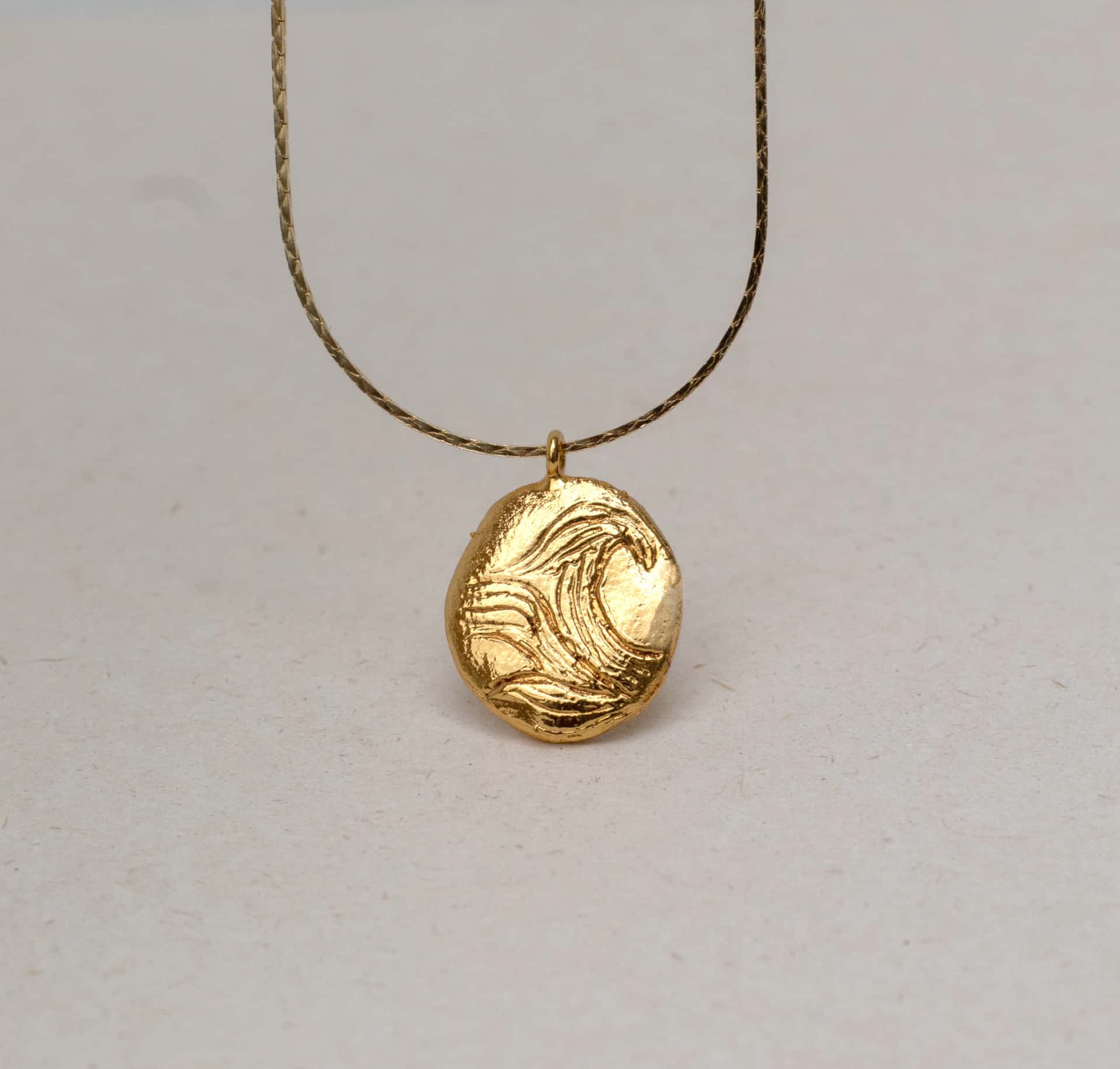 Collar moneda Ola