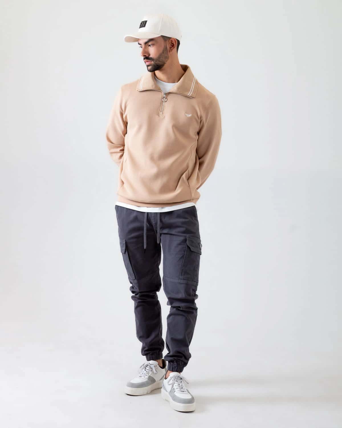 Jogger cargo gris para hombre