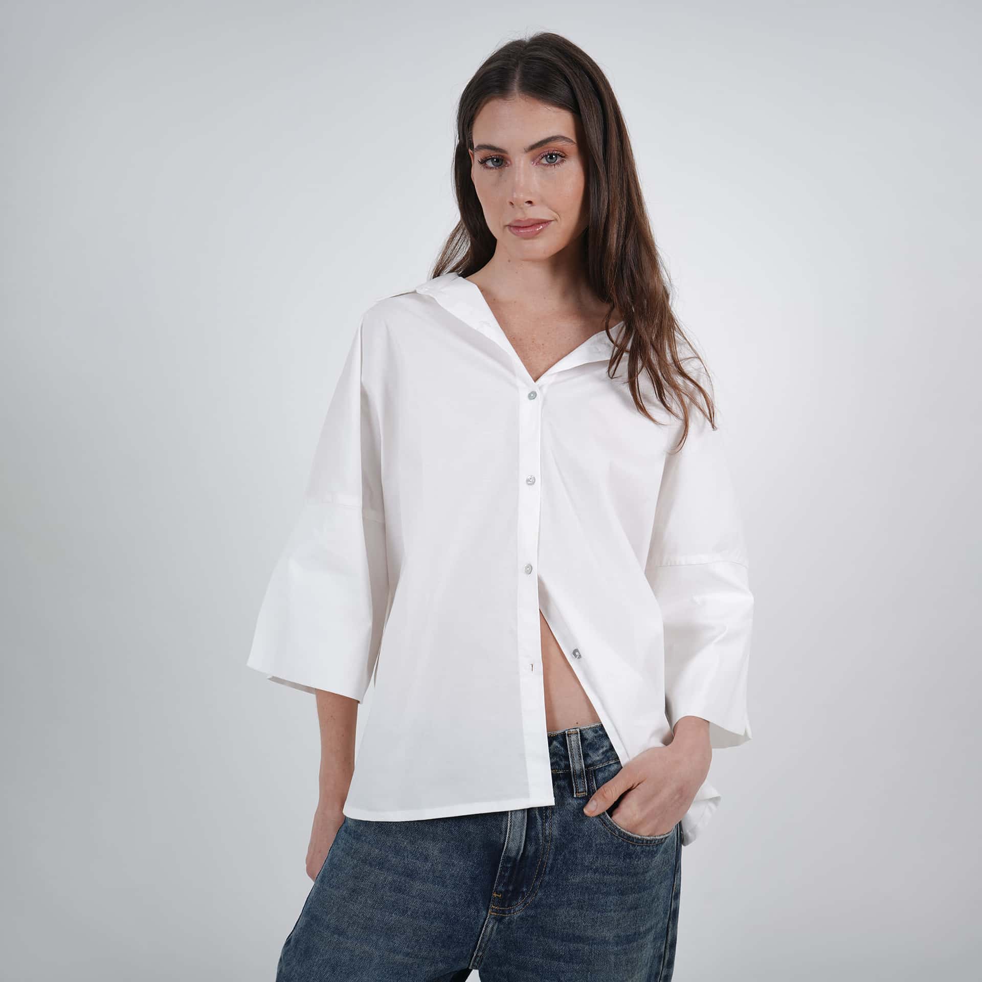Blusa oversize abierta cuello camisero manga 3/4