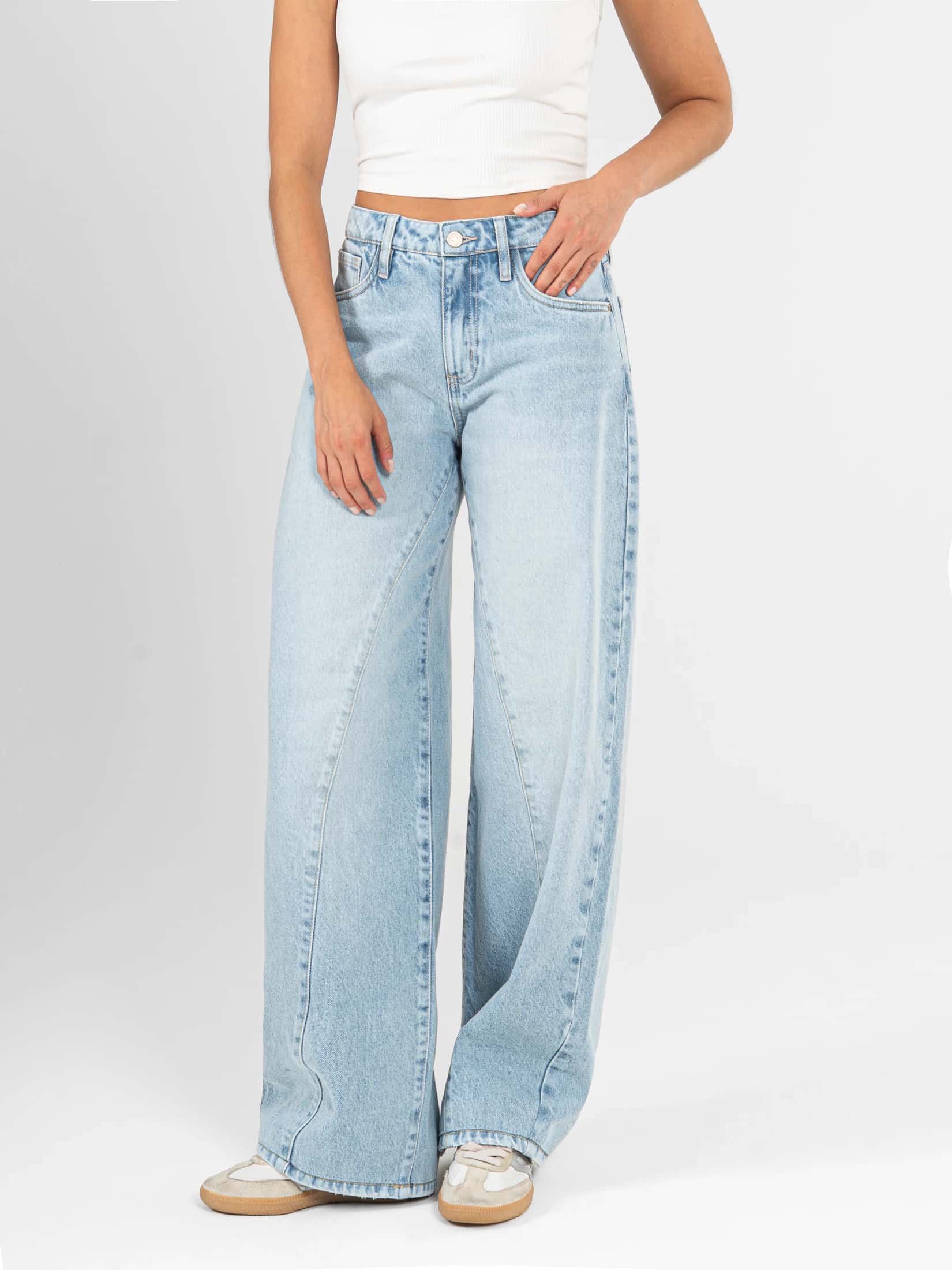 Ref: 066521 Jean wide leg, rígido, tiro alto, con cortes, tono azul claro