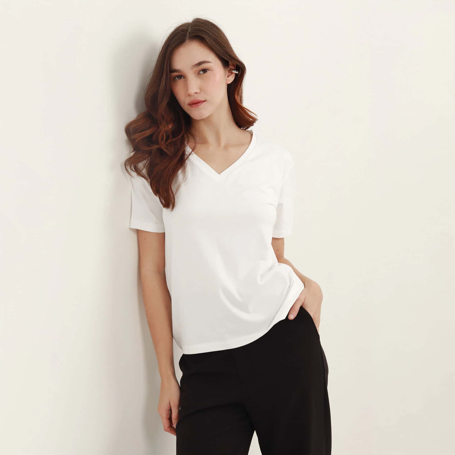 Camiseta básica cuello en V manga corta - miniatura 10