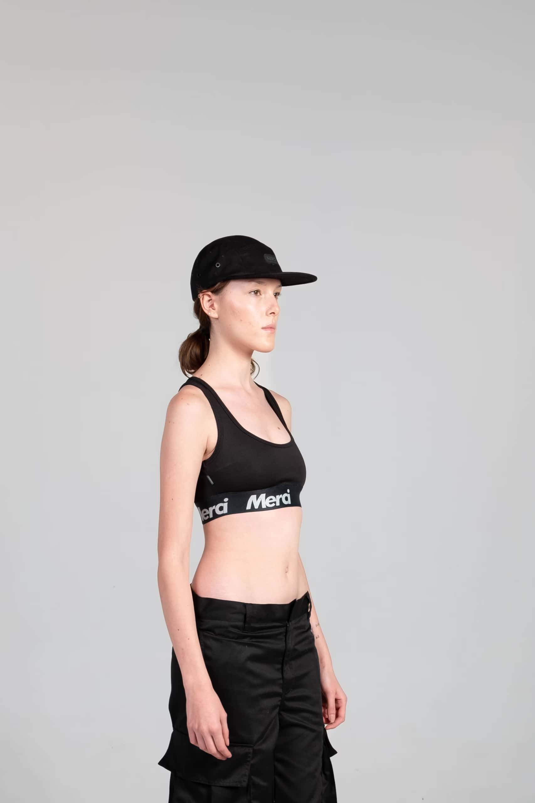 Top deportivo negro