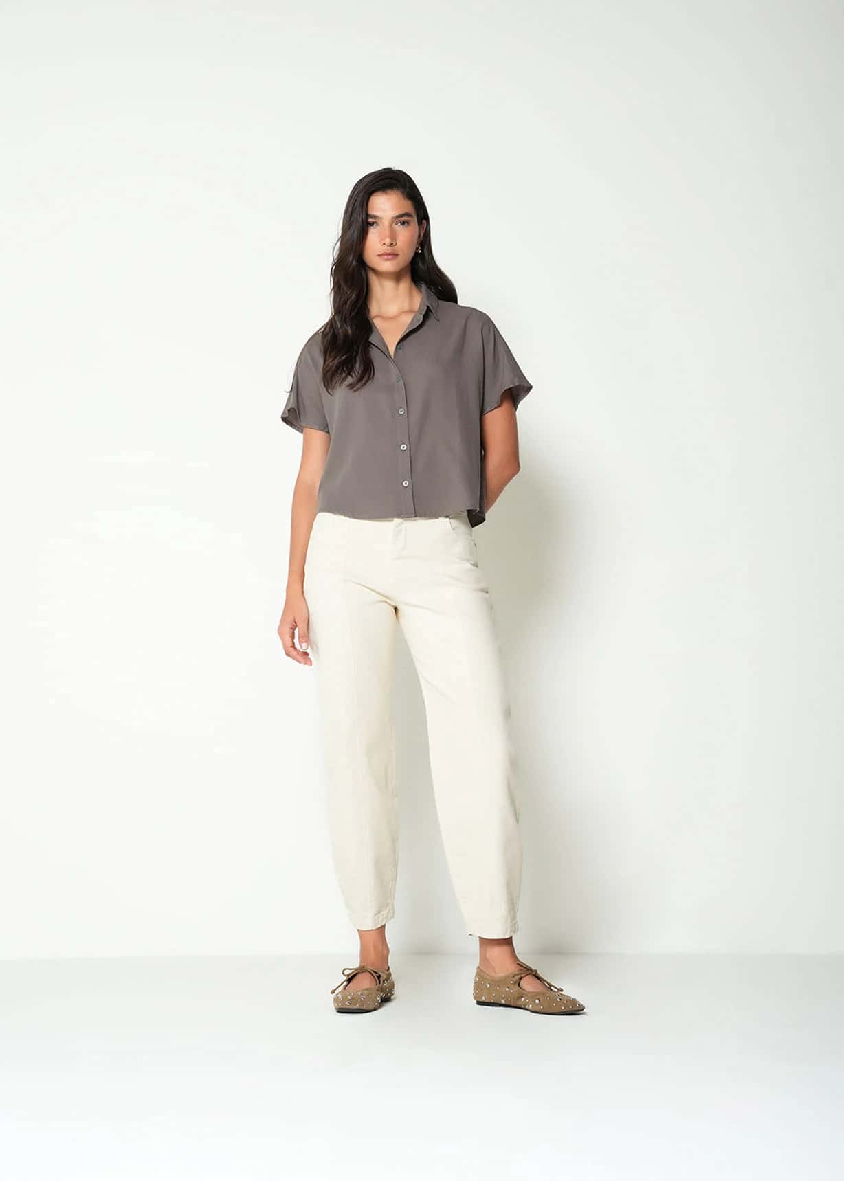 Camisa corta cuello clásico