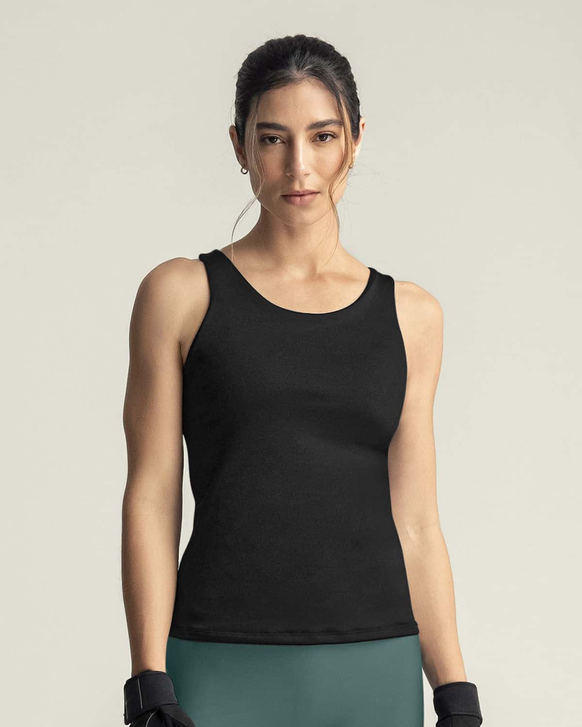 Camiseta deportiva con top interno de buen ajuste
