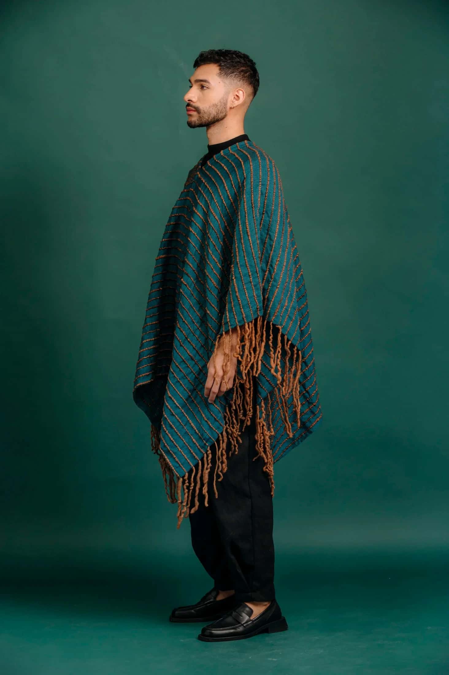 Poncho Raíces