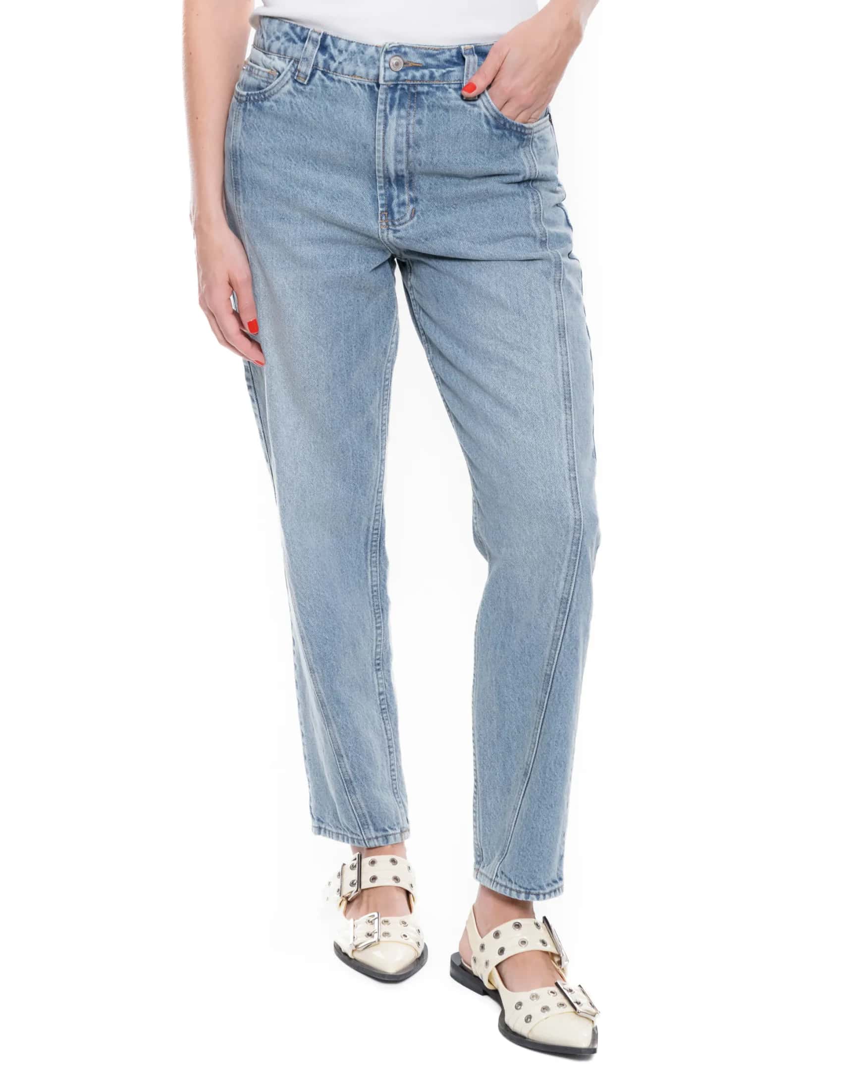 High Waist Mom Fit Jeans Tono Medio Con Cortes