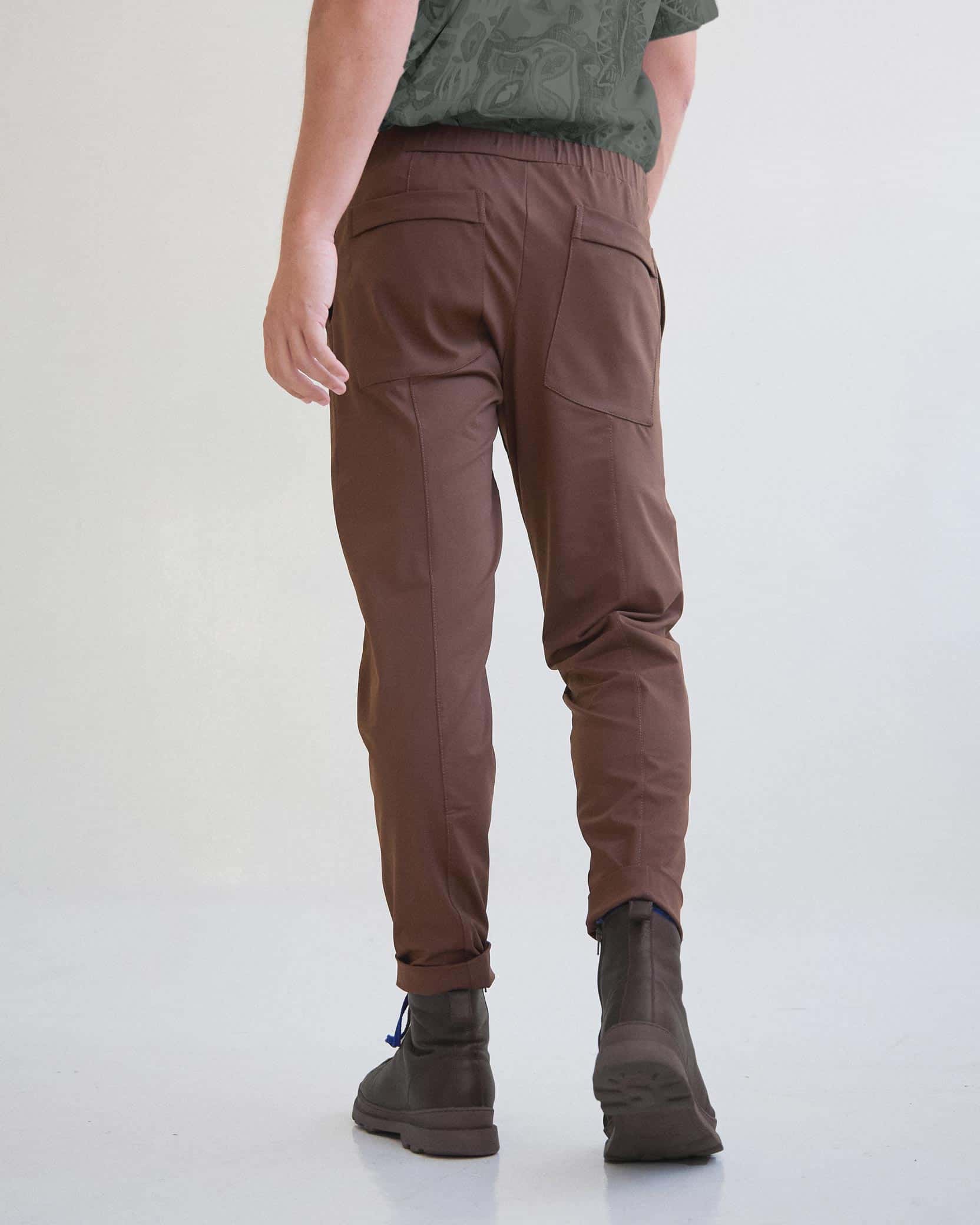 Pantalón Tech Clásico Café MAGO