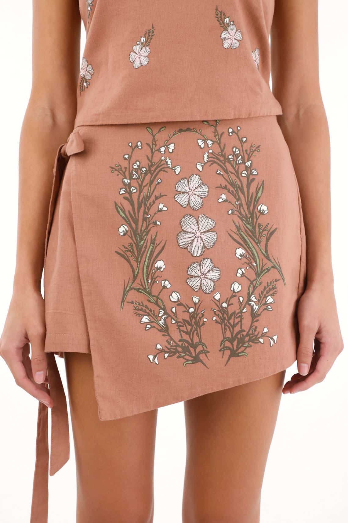Falda short cruzada con estampado de flores para mujer